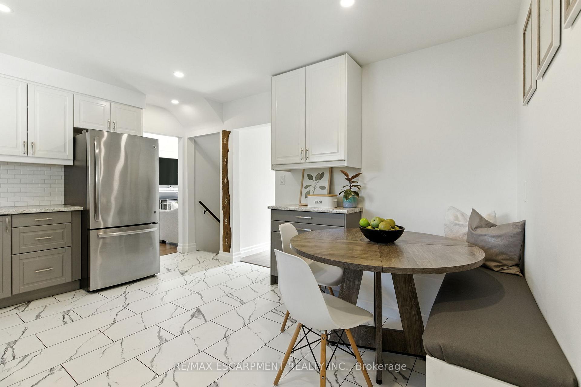 Photo 14 of 139 Toby Crescent, Hamilton, Huntington — HOMEH