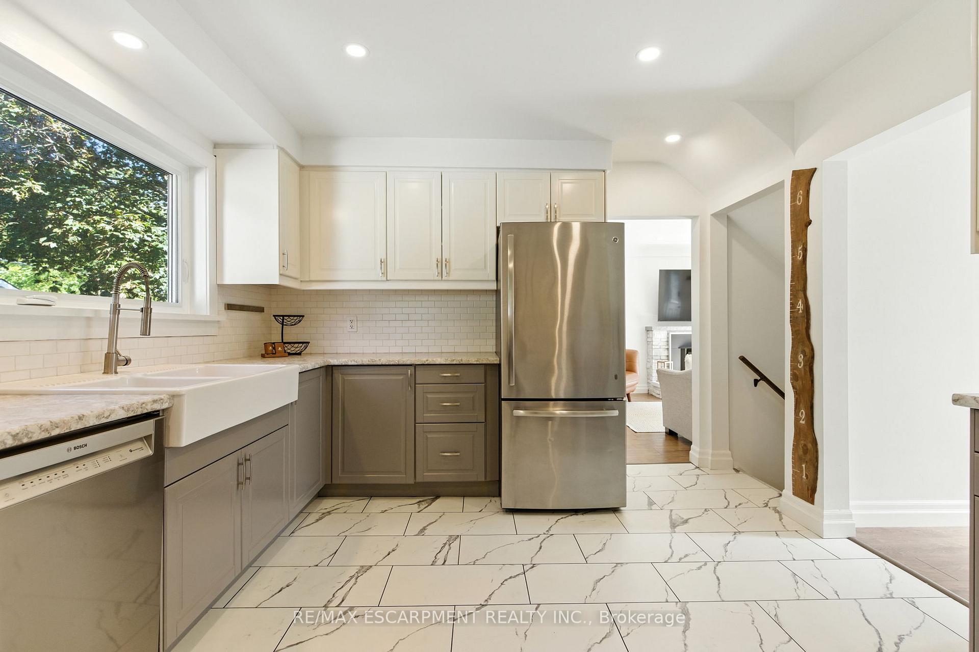 Photo 15 of 139 Toby Crescent, Hamilton, Huntington — HOMEH