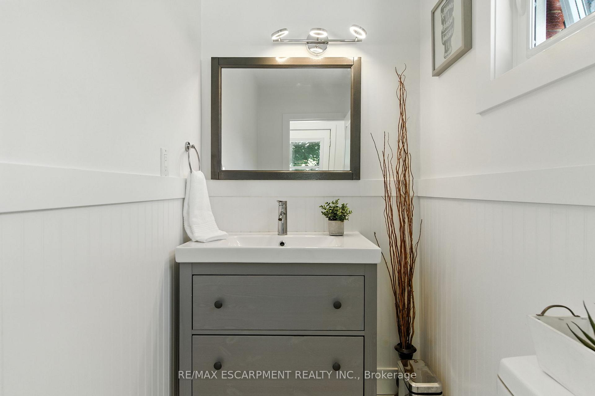 Photo 16 of 139 Toby Crescent, Hamilton, Huntington — HOMEH