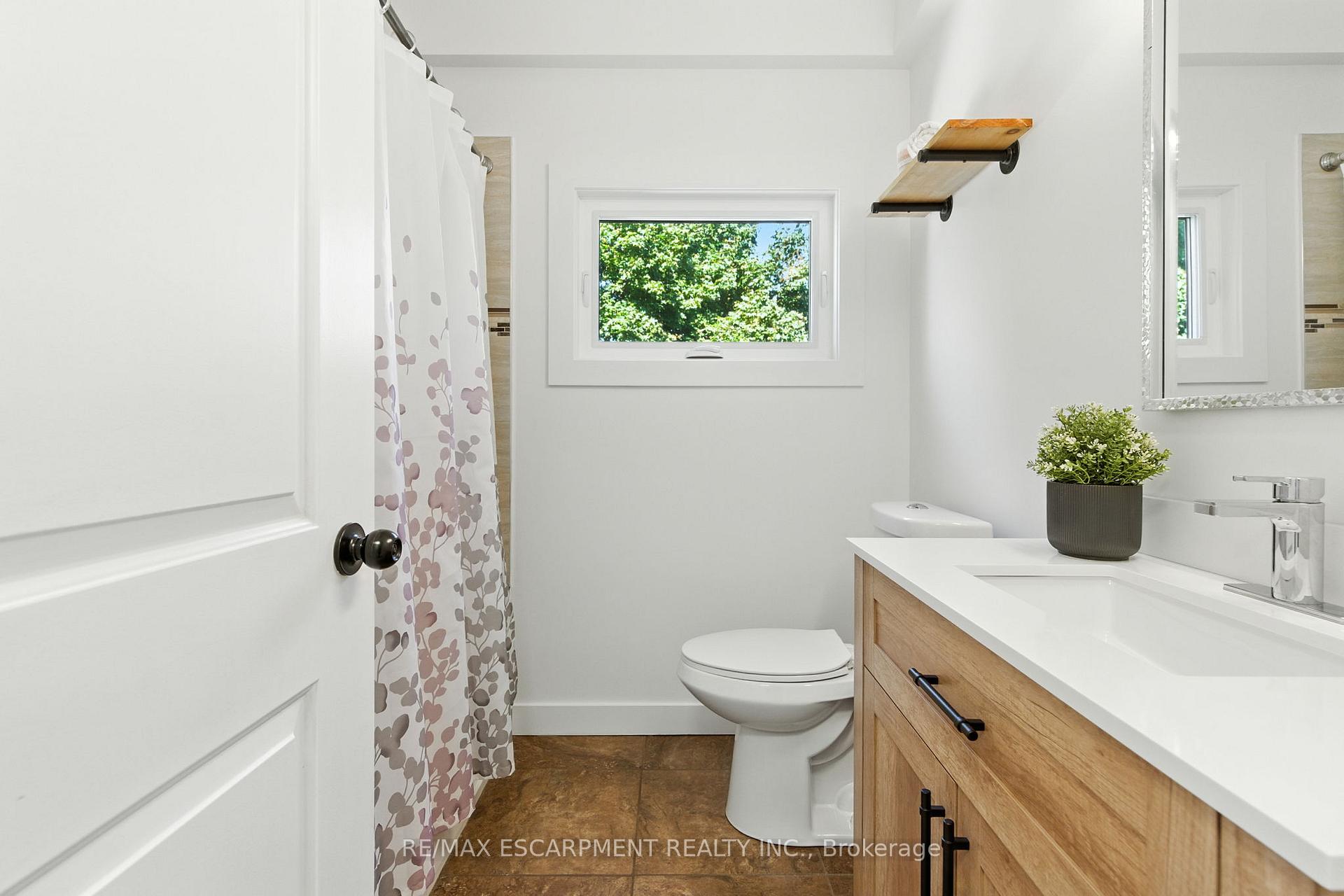 Photo 24 of 139 Toby Crescent, Hamilton, Huntington — HOMEH