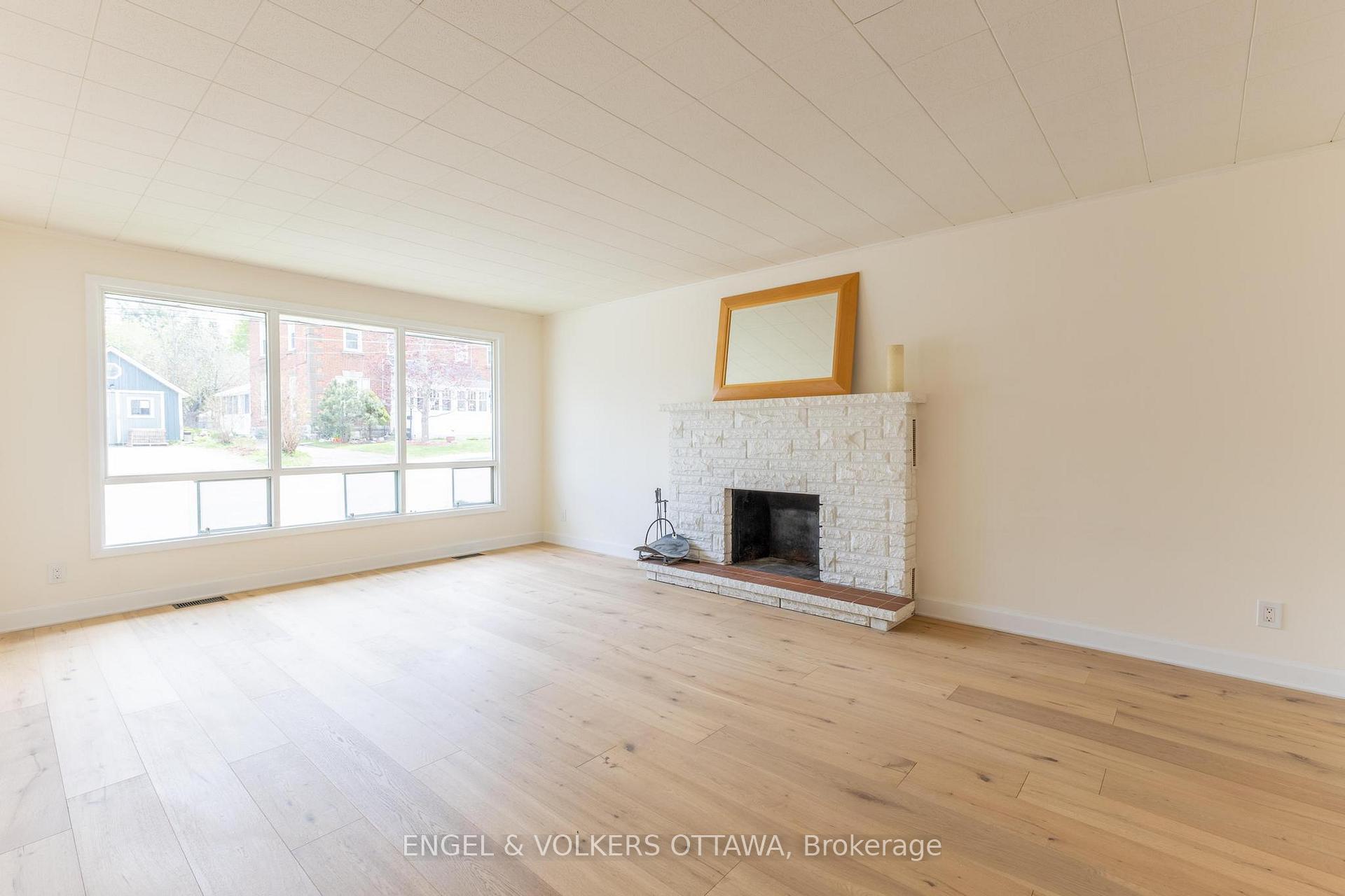 Photo 5 of 89 Munro Street, Carleton Place — HOMEH
