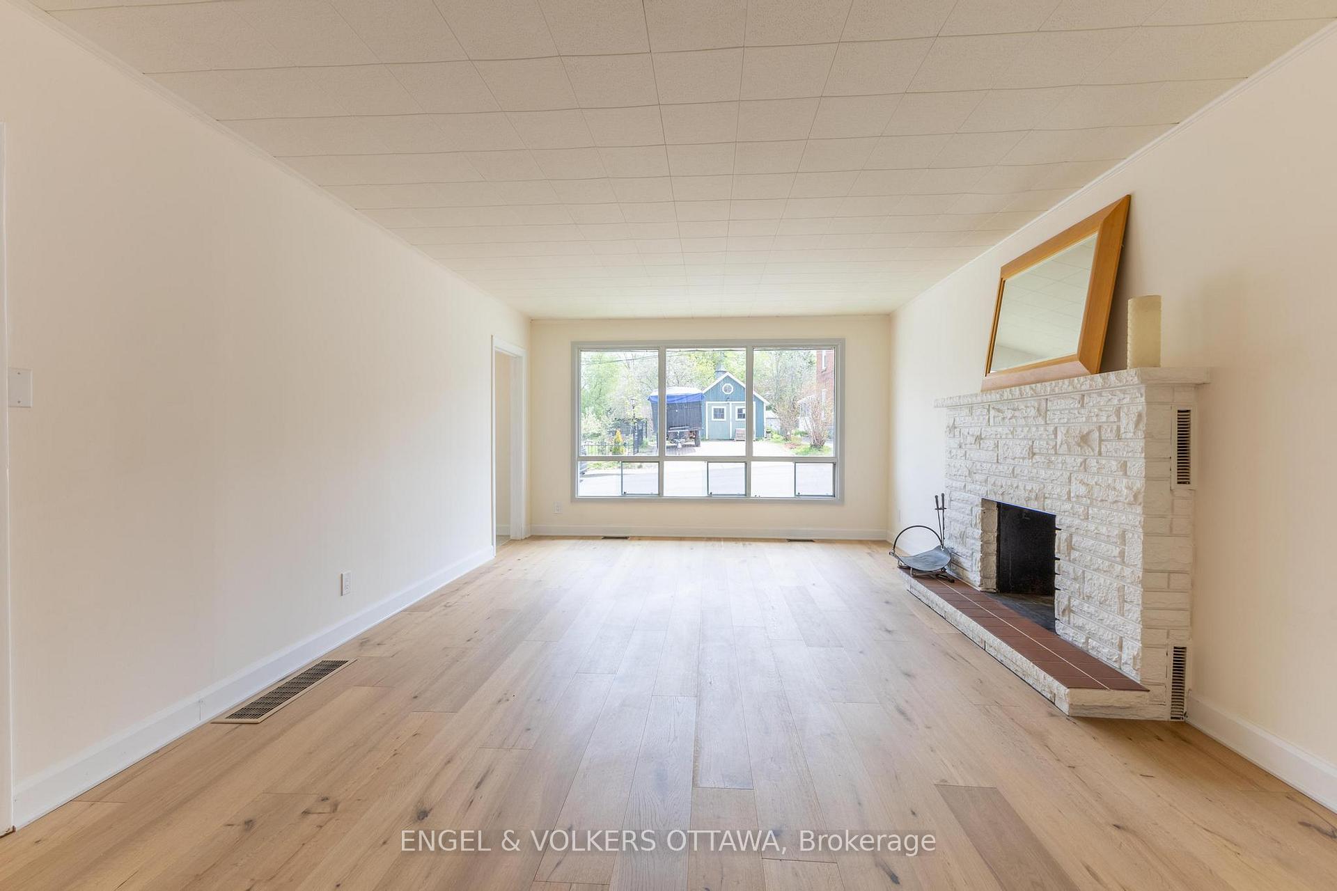 Photo 4 of 89 Munro Street, Carleton Place — HOMEH