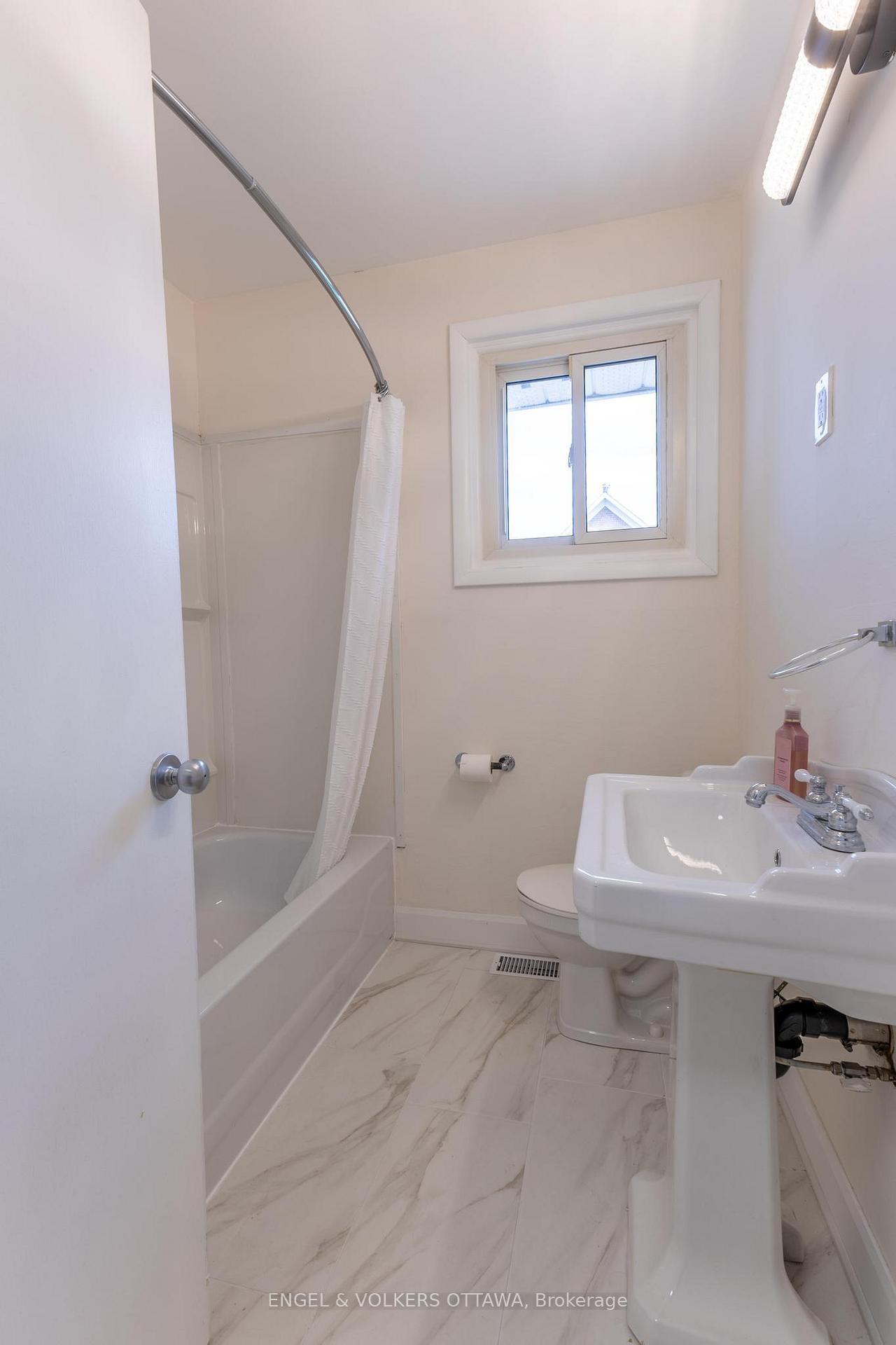 Photo 10 of 89 Munro Street, Carleton Place — HOMEH