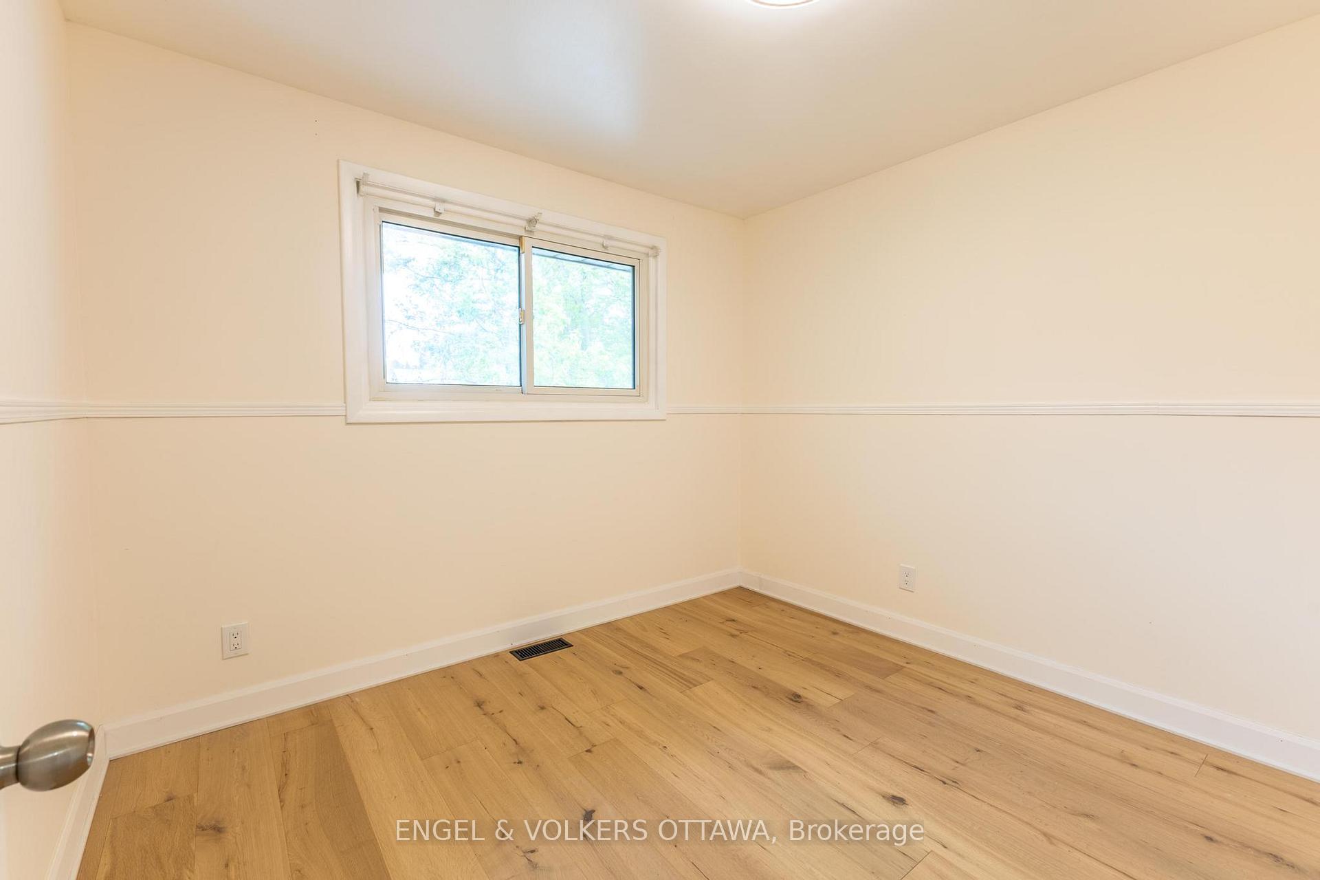 Photo 15 of 89 Munro Street, Carleton Place — HOMEH