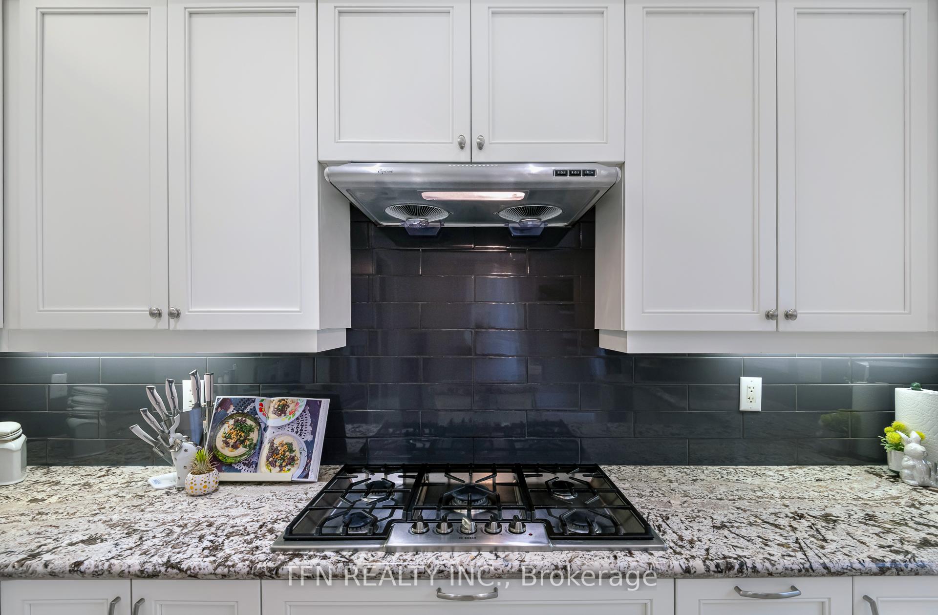 Photo 16 of 559 Valley Vista Drive, Vaughan, Patterson — HOMEH