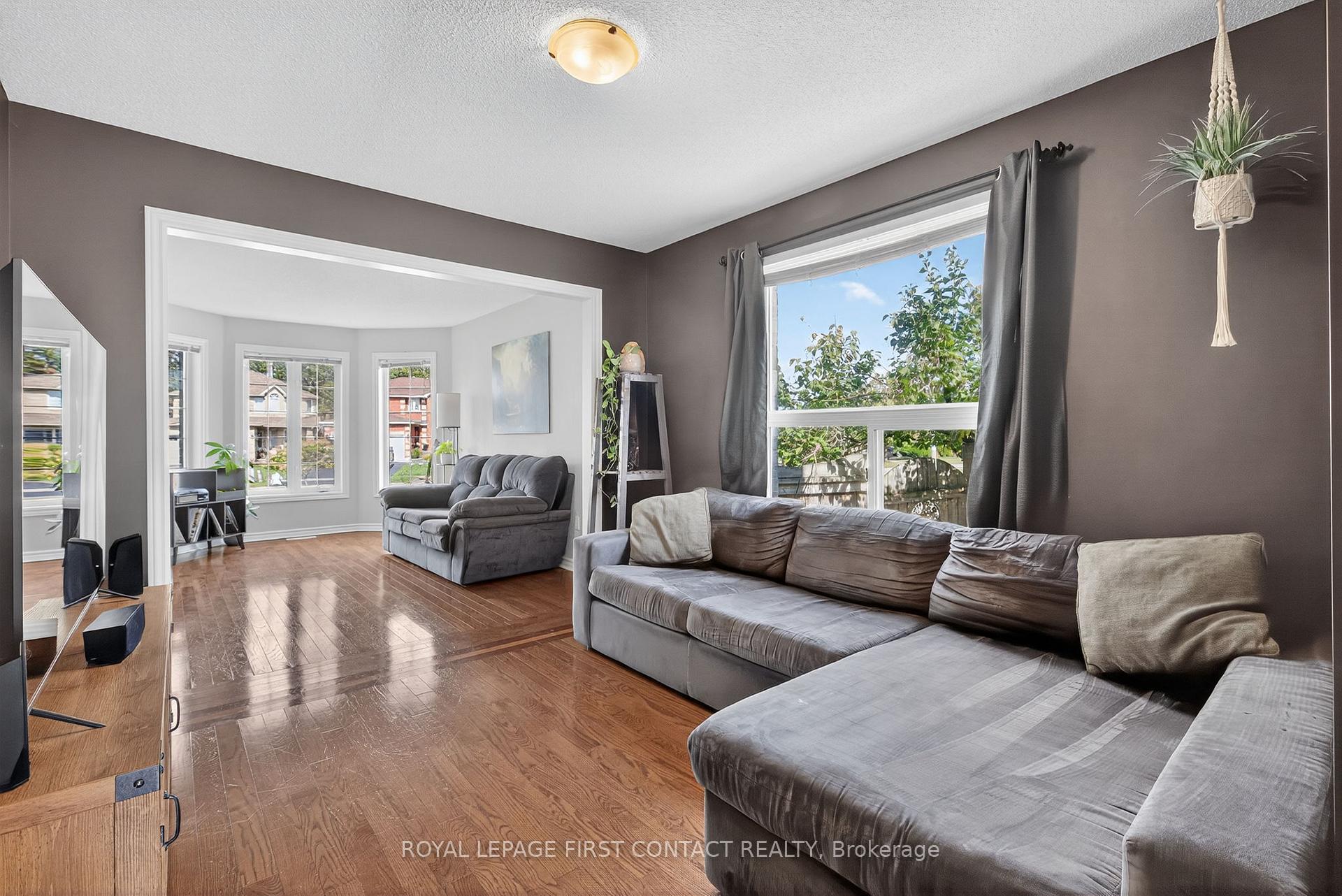 Photo 10 of 122 Northview Crescent, Barrie, Northwest — HOMEH