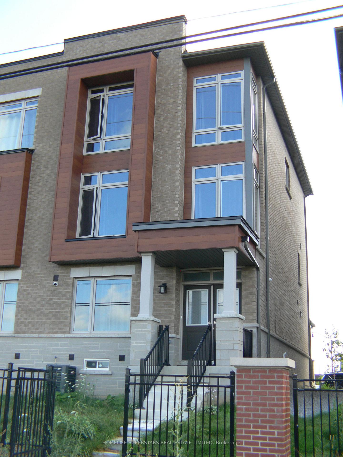 Photo 4 of 95 Donald Ficht Crescent, Brampton, Northwest Brampton — HOMEH