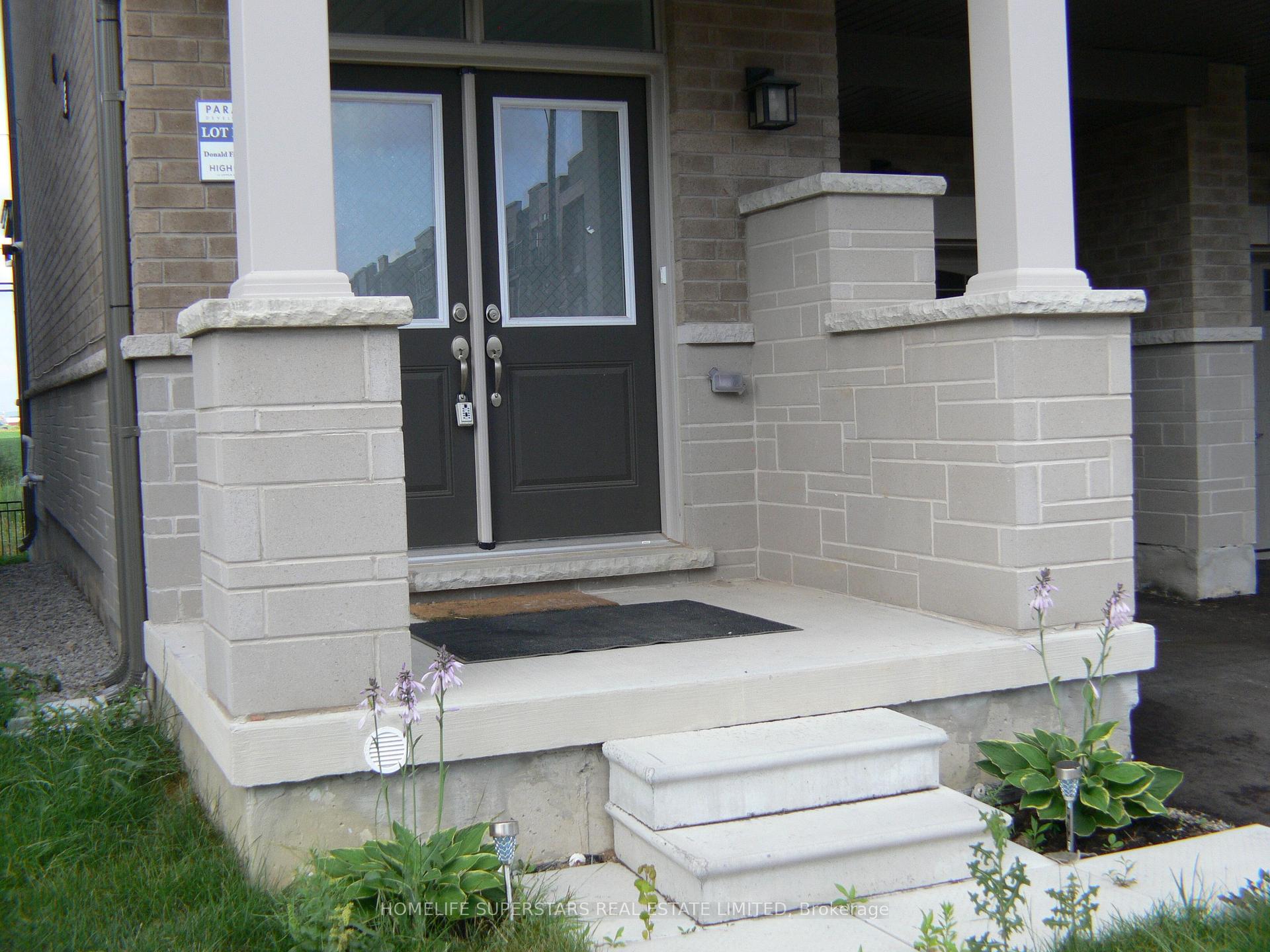 Photo 5 of 95 Donald Ficht Crescent, Brampton, Northwest Brampton — HOMEH