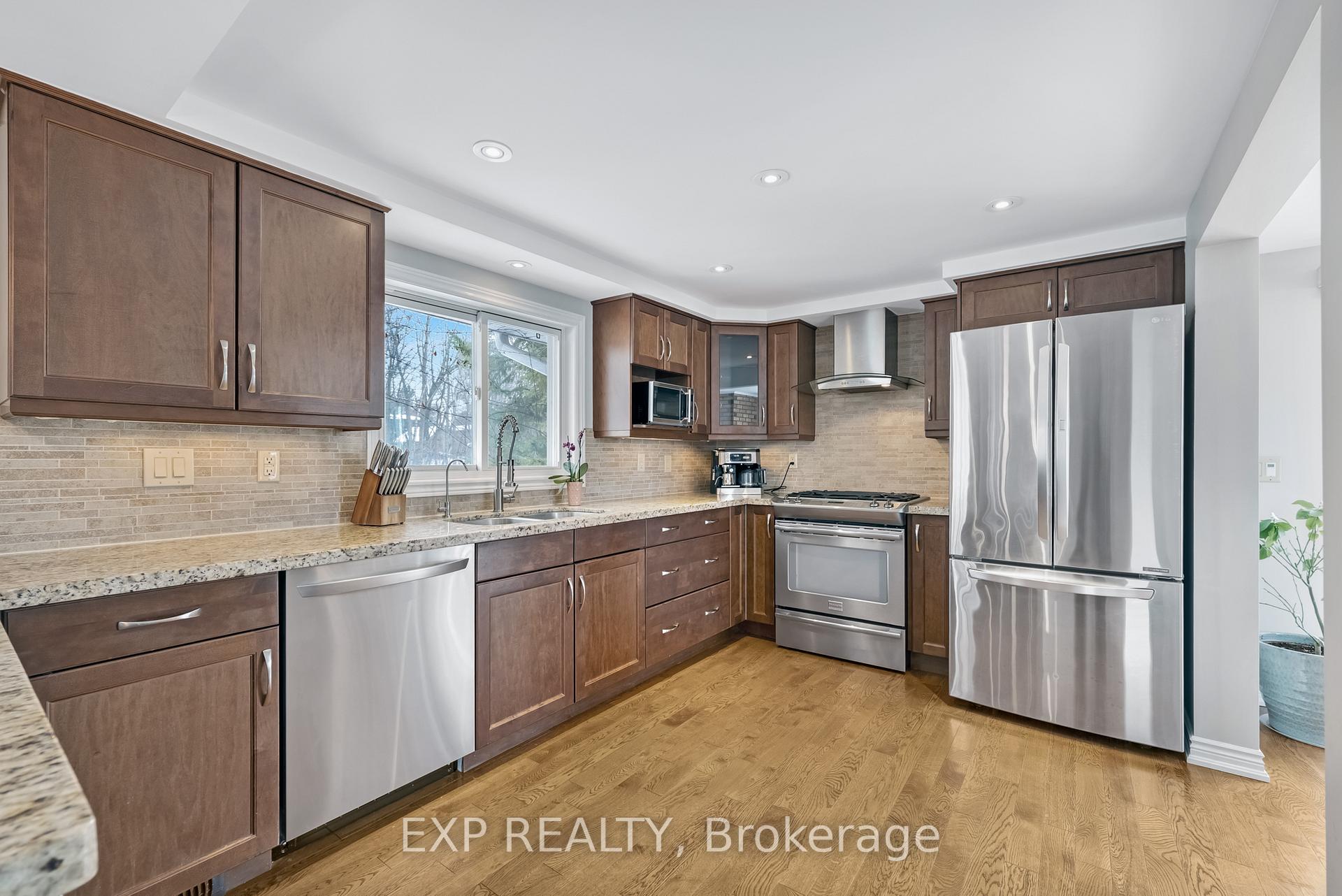Photo 5 of 36 Brennan Avenue, Barrie, South Shore — HOMEH