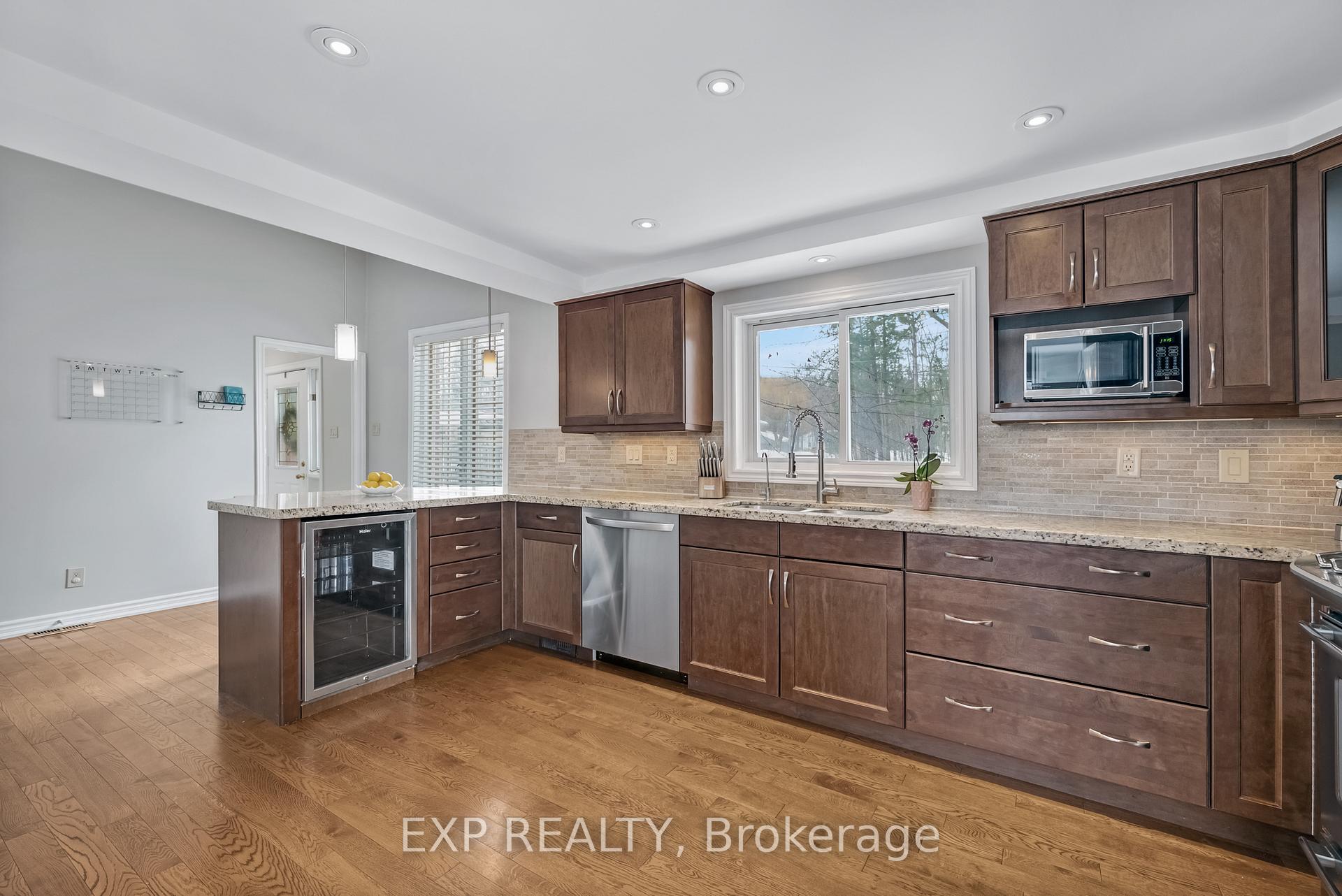 Photo 7 of 36 Brennan Avenue, Barrie, South Shore — HOMEH