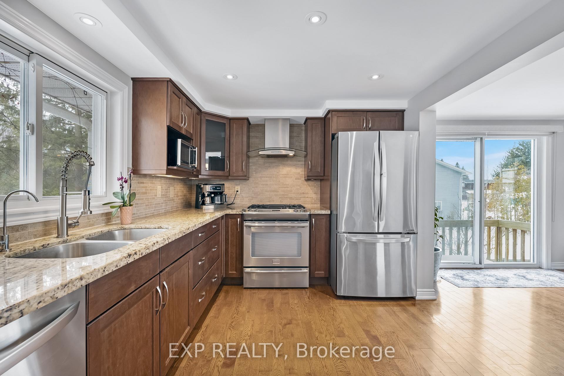 Photo 8 of 36 Brennan Avenue, Barrie, South Shore — HOMEH