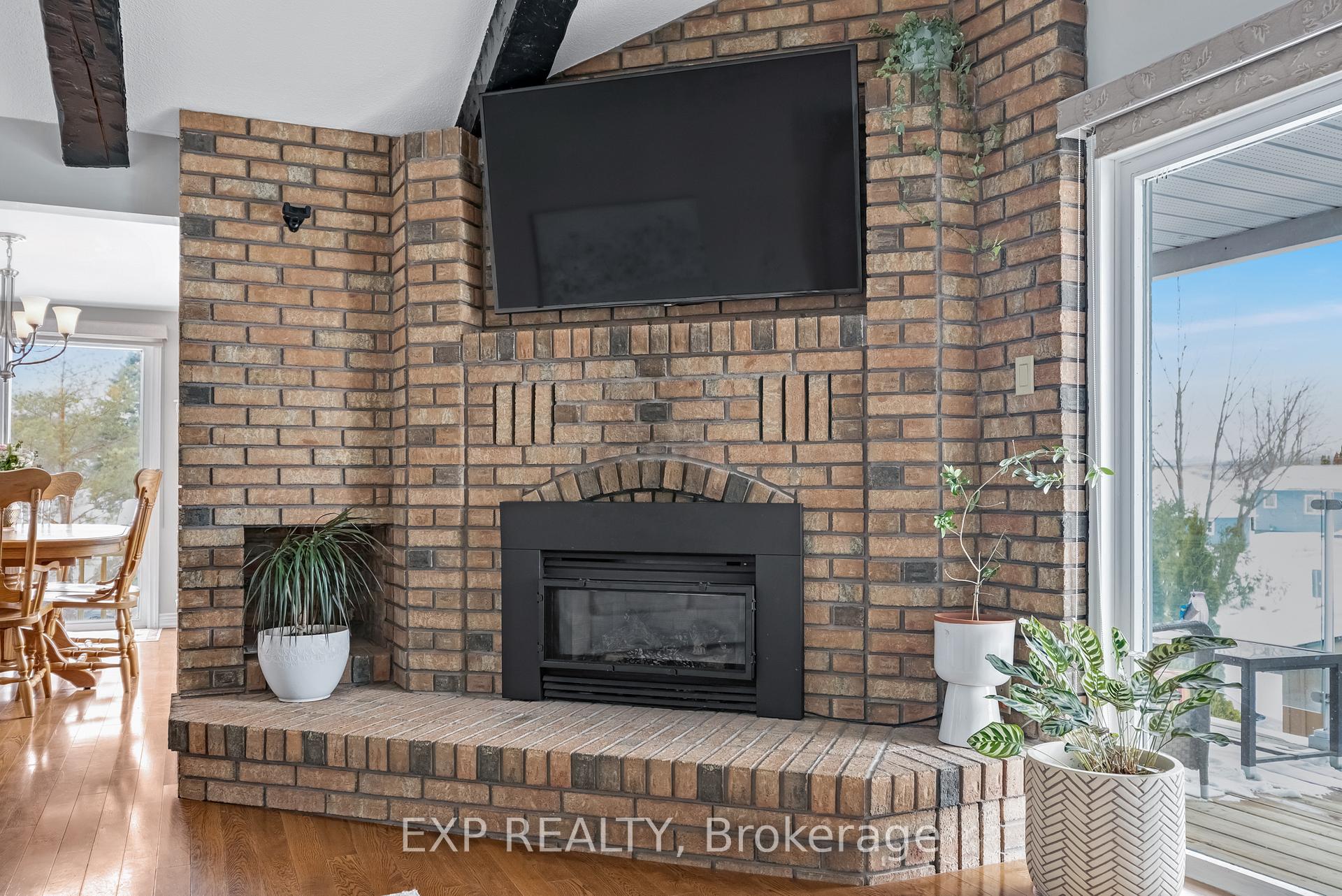 Photo 13 of 36 Brennan Avenue, Barrie, South Shore — HOMEH
