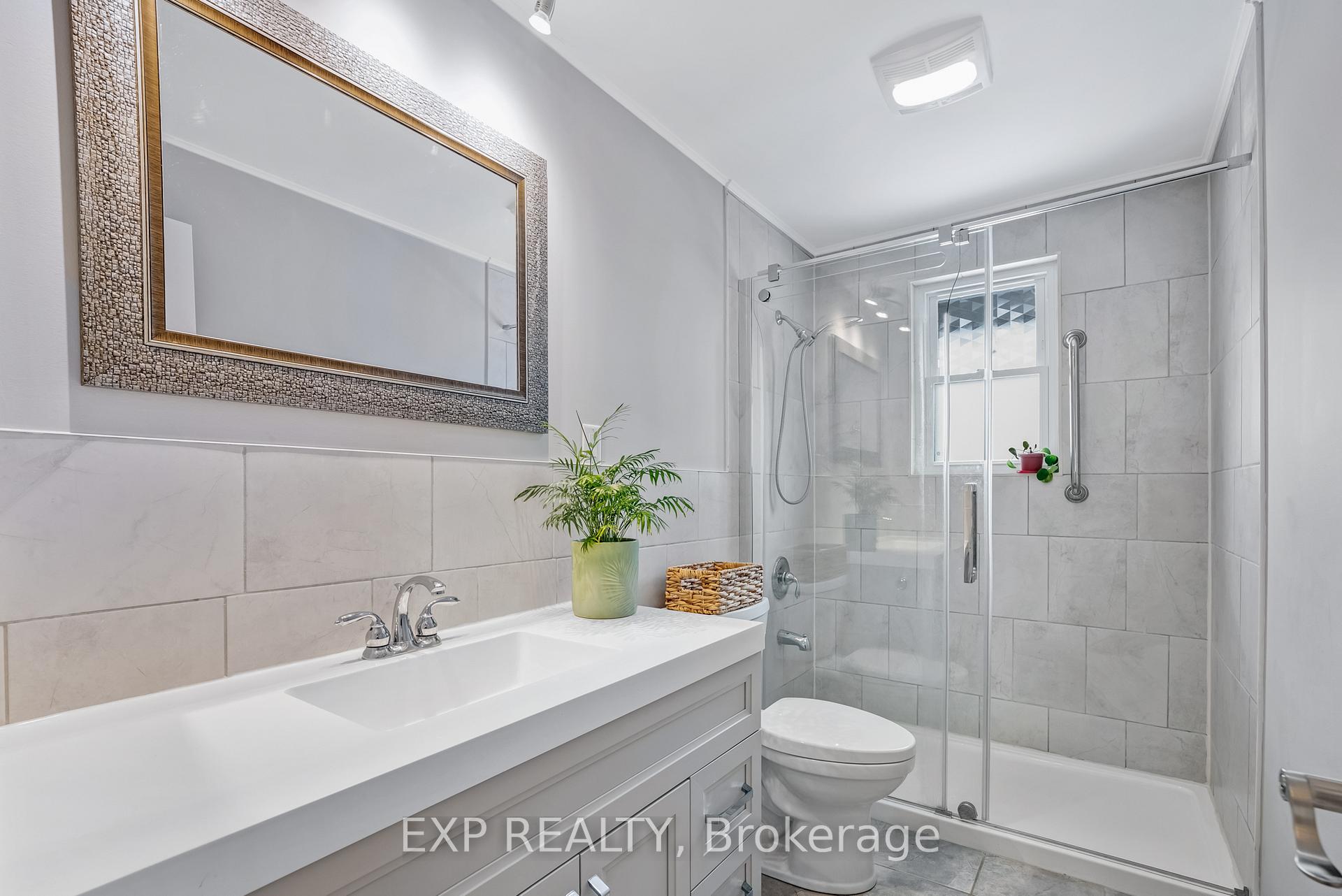 Photo 24 of 36 Brennan Avenue, Barrie, South Shore — HOMEH