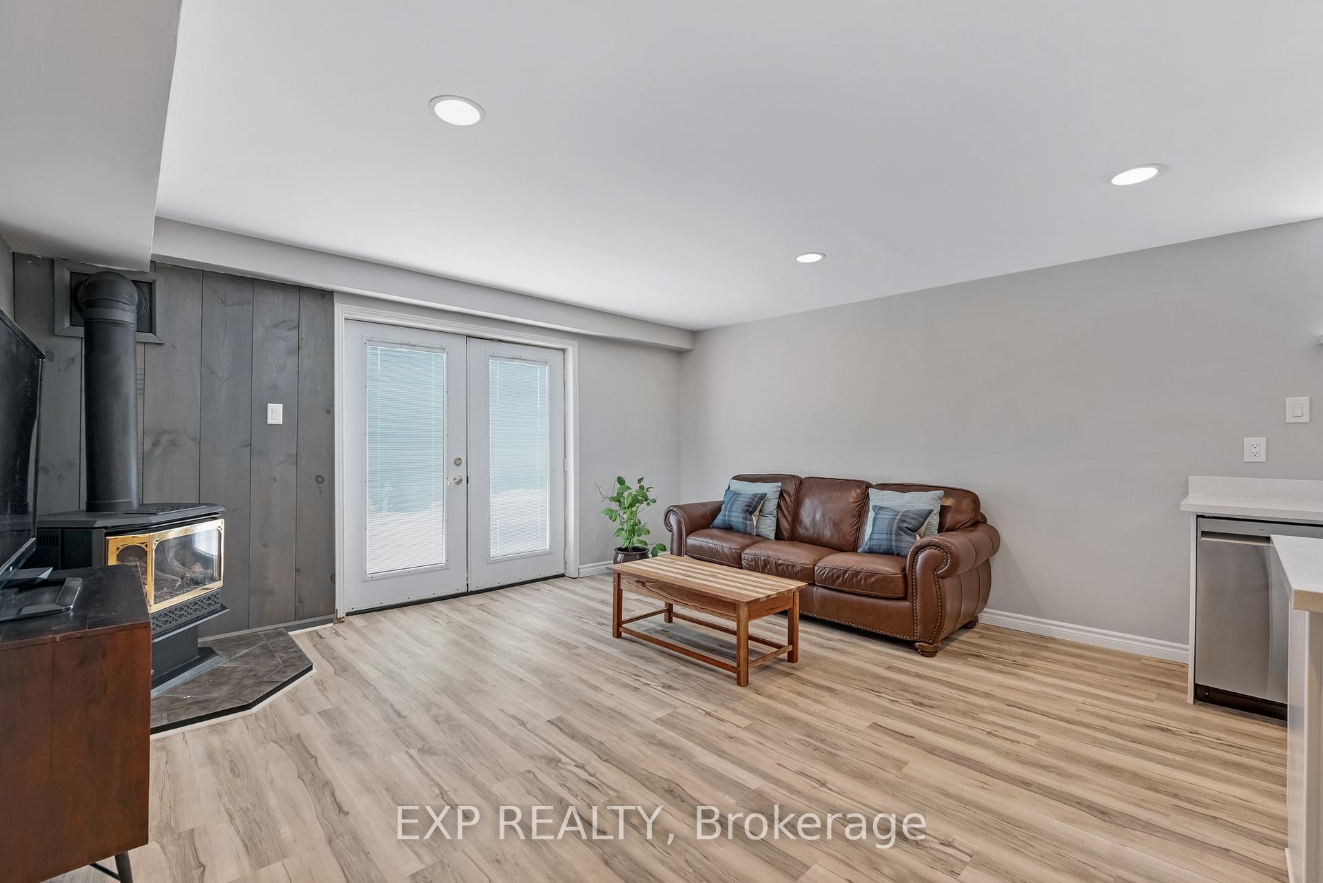 Photo 30 of 36 Brennan Avenue, Barrie, South Shore — HOMEH