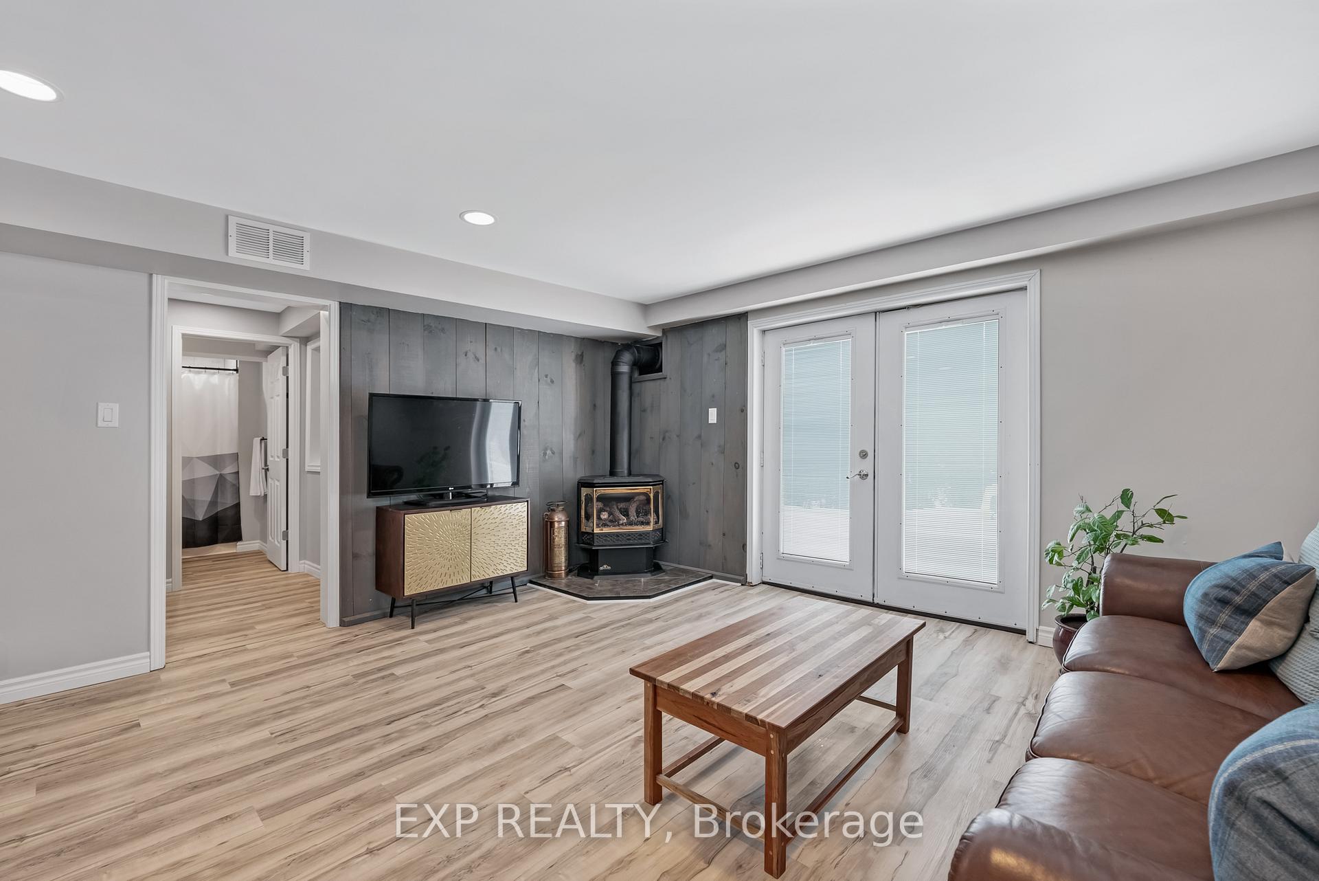 Photo 31 of 36 Brennan Avenue, Barrie, South Shore — HOMEH