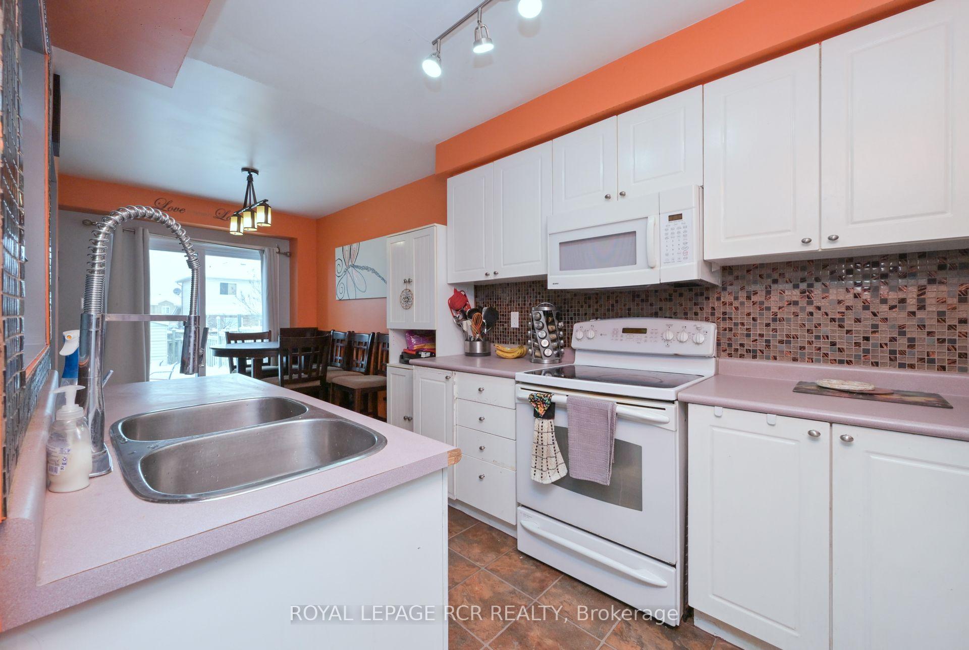 Photo 4 of 90 Cunningham Drive, Barrie, Ardagh — HOMEH