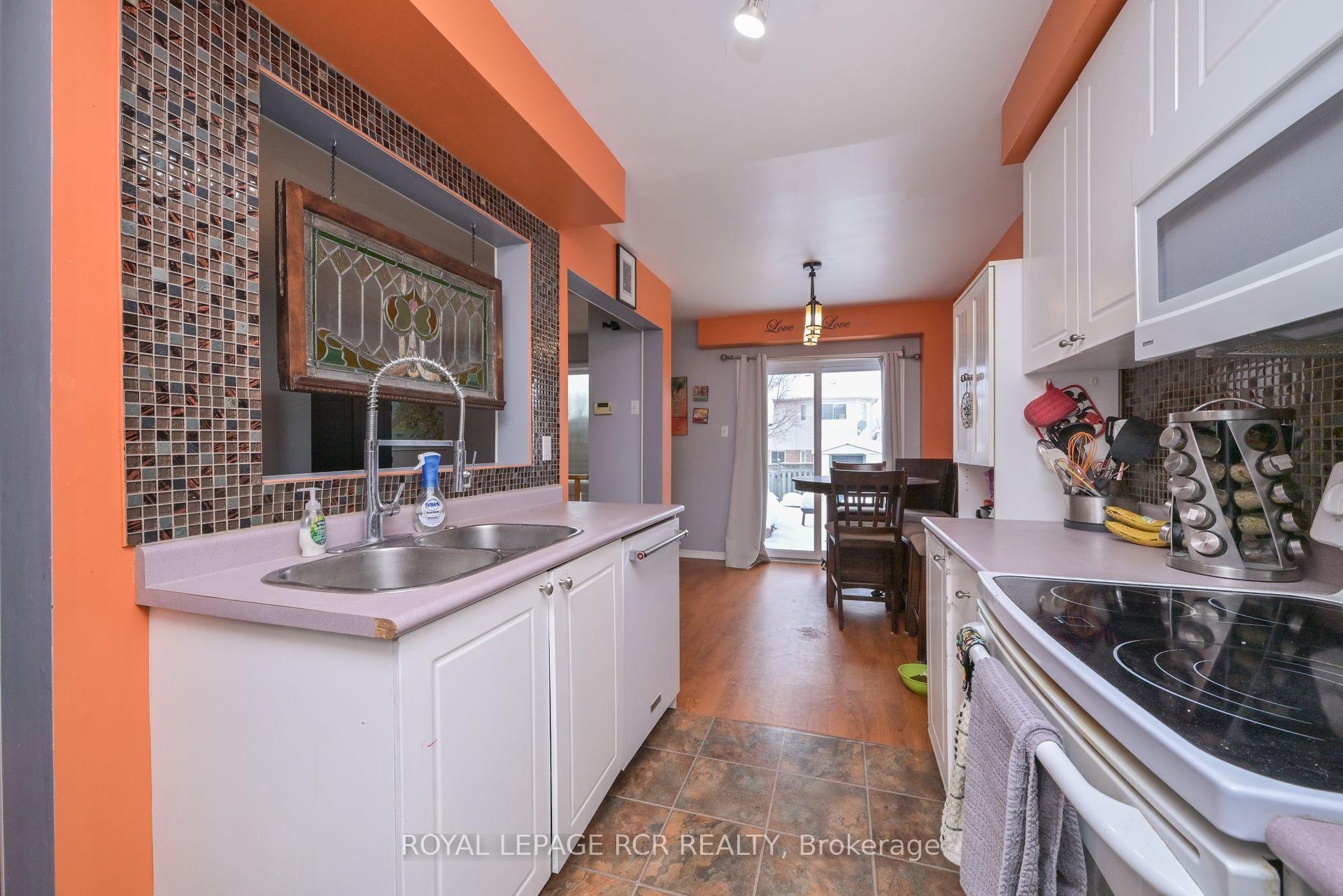 Photo 5 of 90 Cunningham Drive, Barrie, Ardagh — HOMEH