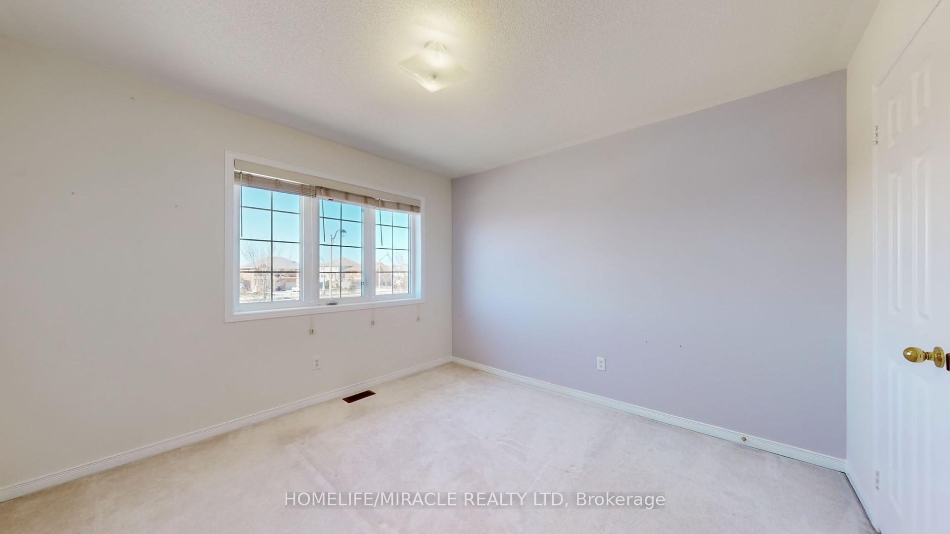 Photo 33 of 59 Commodore Drive, Brampton, Credit Valley — HOMEH