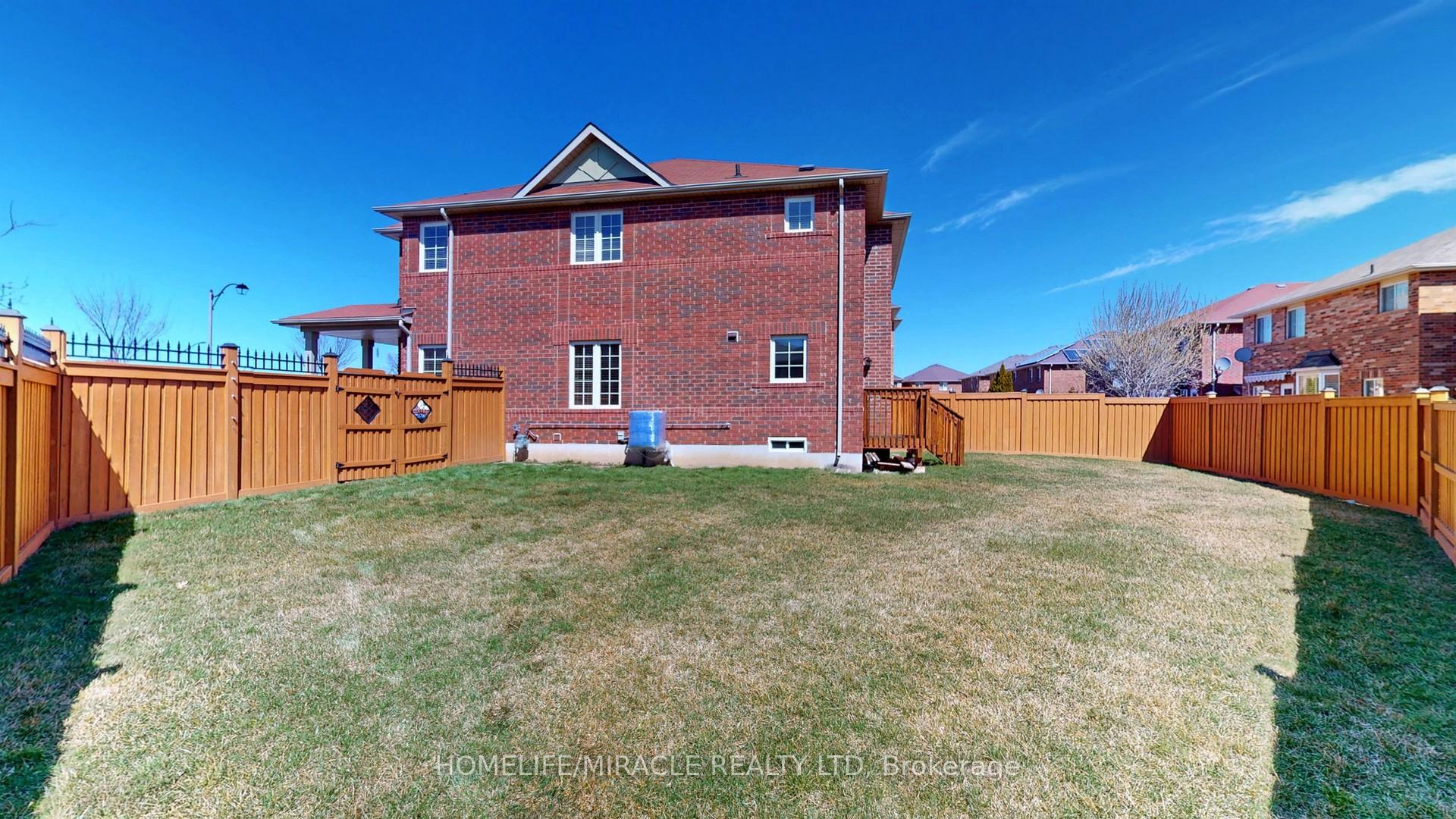 Photo 49 of 59 Commodore Drive, Brampton, Credit Valley — HOMEH