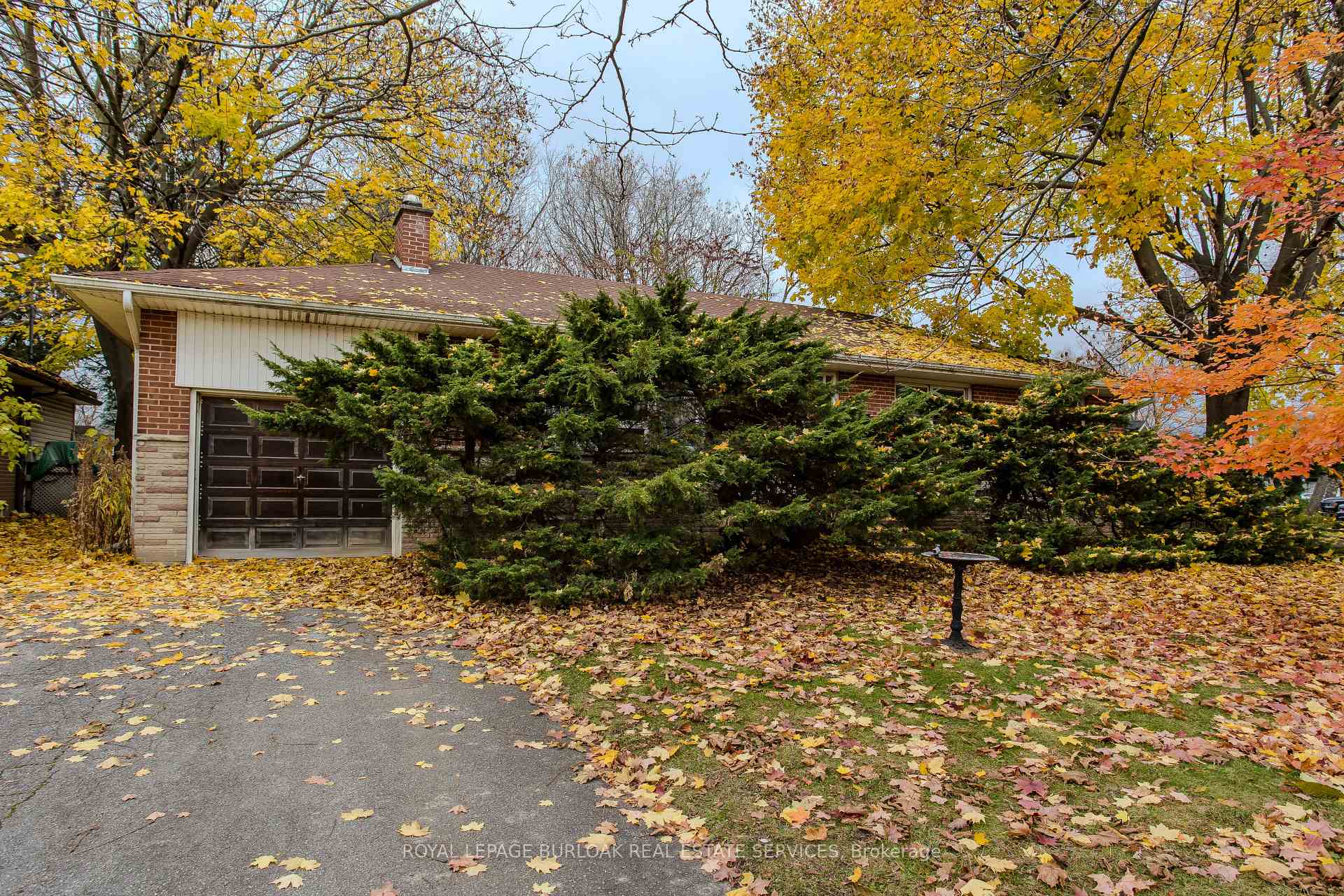 Photo 8 of 4041 Apple Valley Lane, Burlington, Shoreacres — HOMEH