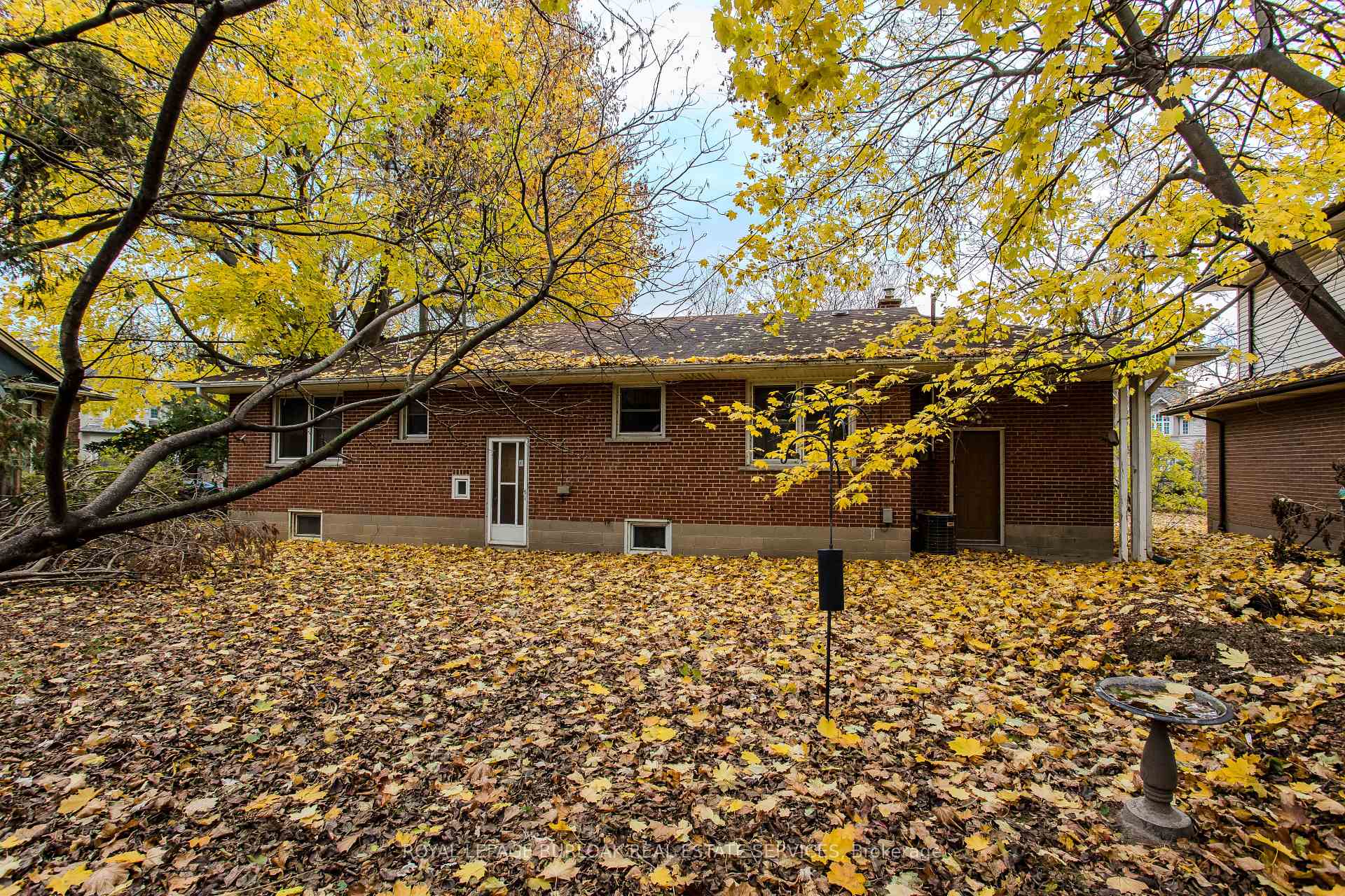 Photo 10 of 4041 Apple Valley Lane, Burlington, Shoreacres — HOMEH