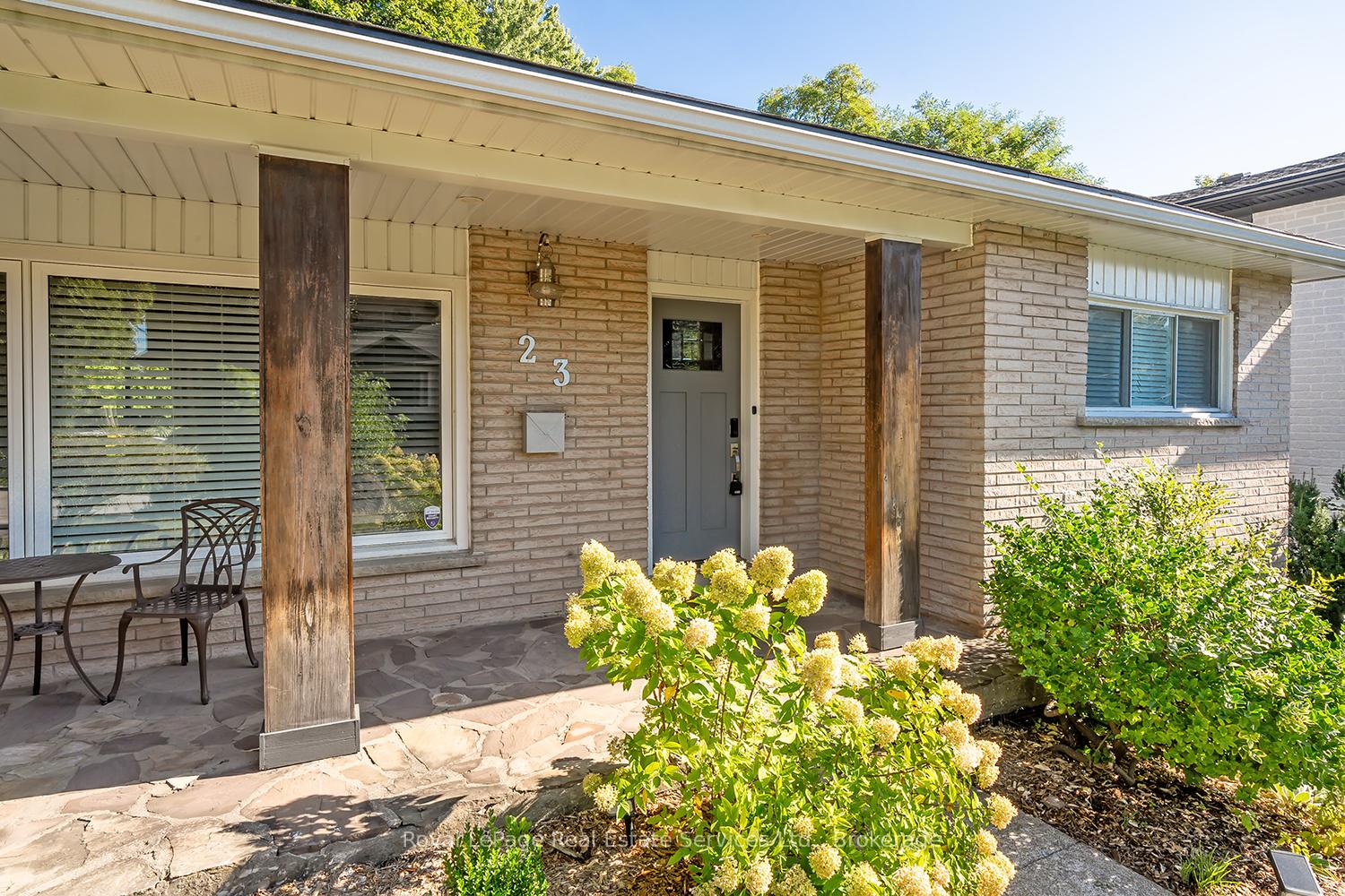 Photo 3 of 23 Lorne Avenue, Hamilton, Ancaster — HOMEH