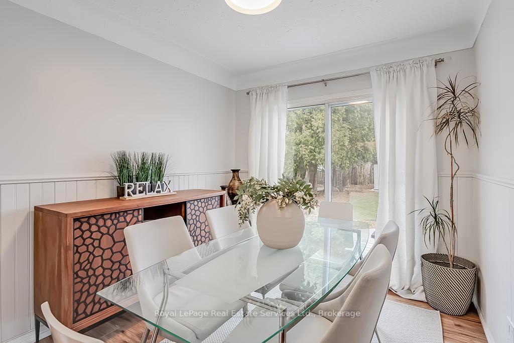 Photo 11 of 23 Lorne Avenue, Hamilton, Ancaster — HOMEH