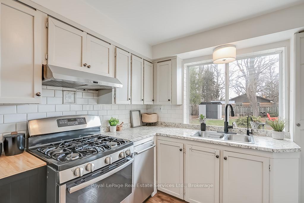 Photo 14 of 23 Lorne Avenue, Hamilton, Ancaster — HOMEH