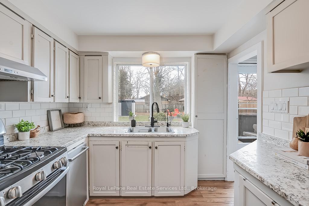 Photo 15 of 23 Lorne Avenue, Hamilton, Ancaster — HOMEH