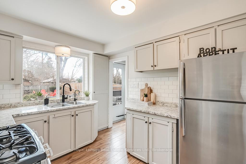 Photo 16 of 23 Lorne Avenue, Hamilton, Ancaster — HOMEH