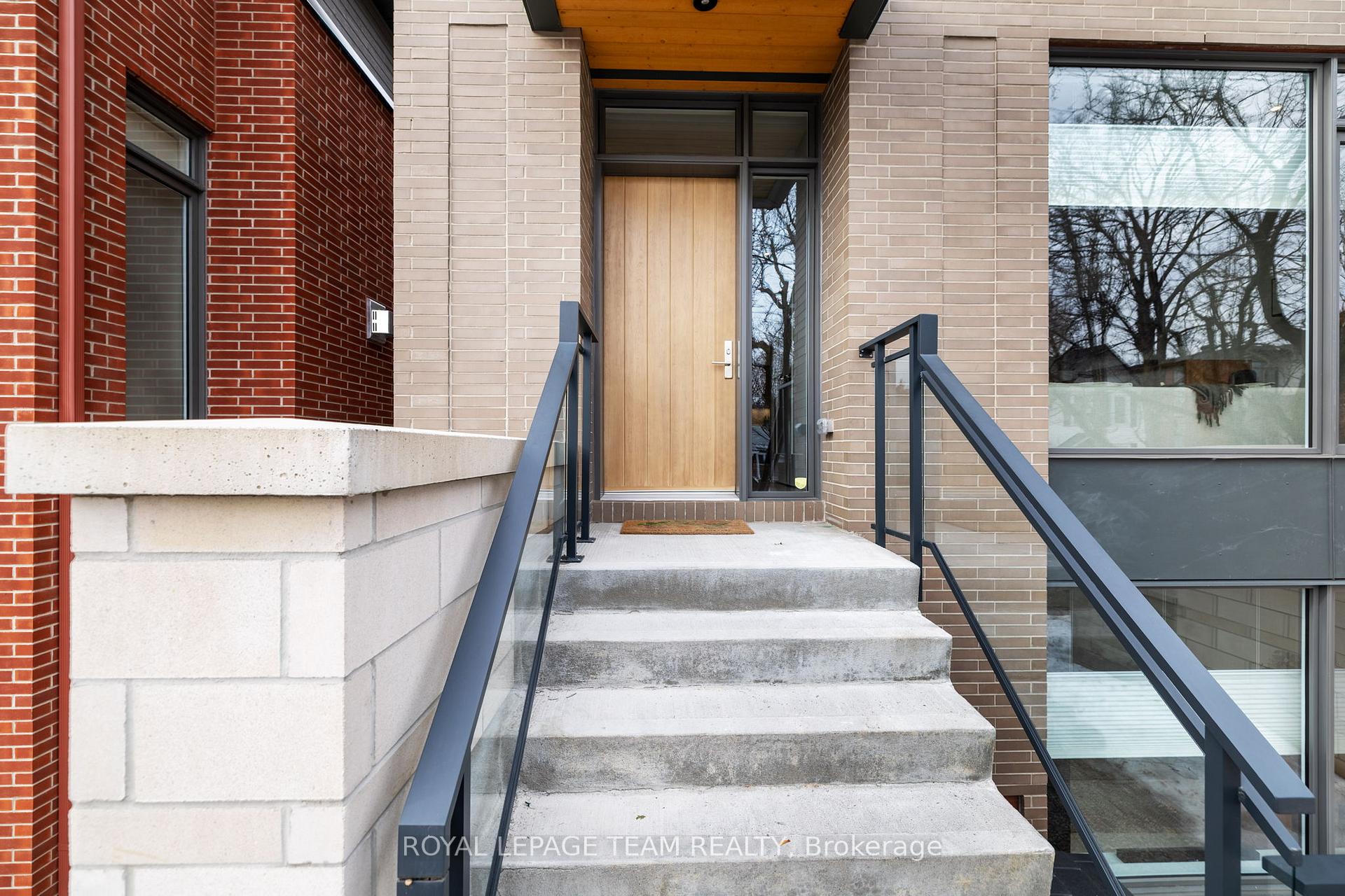 Photo 2 of 530 Edison Avenue, Ottawa, McKellar/Highland — HOMEH
