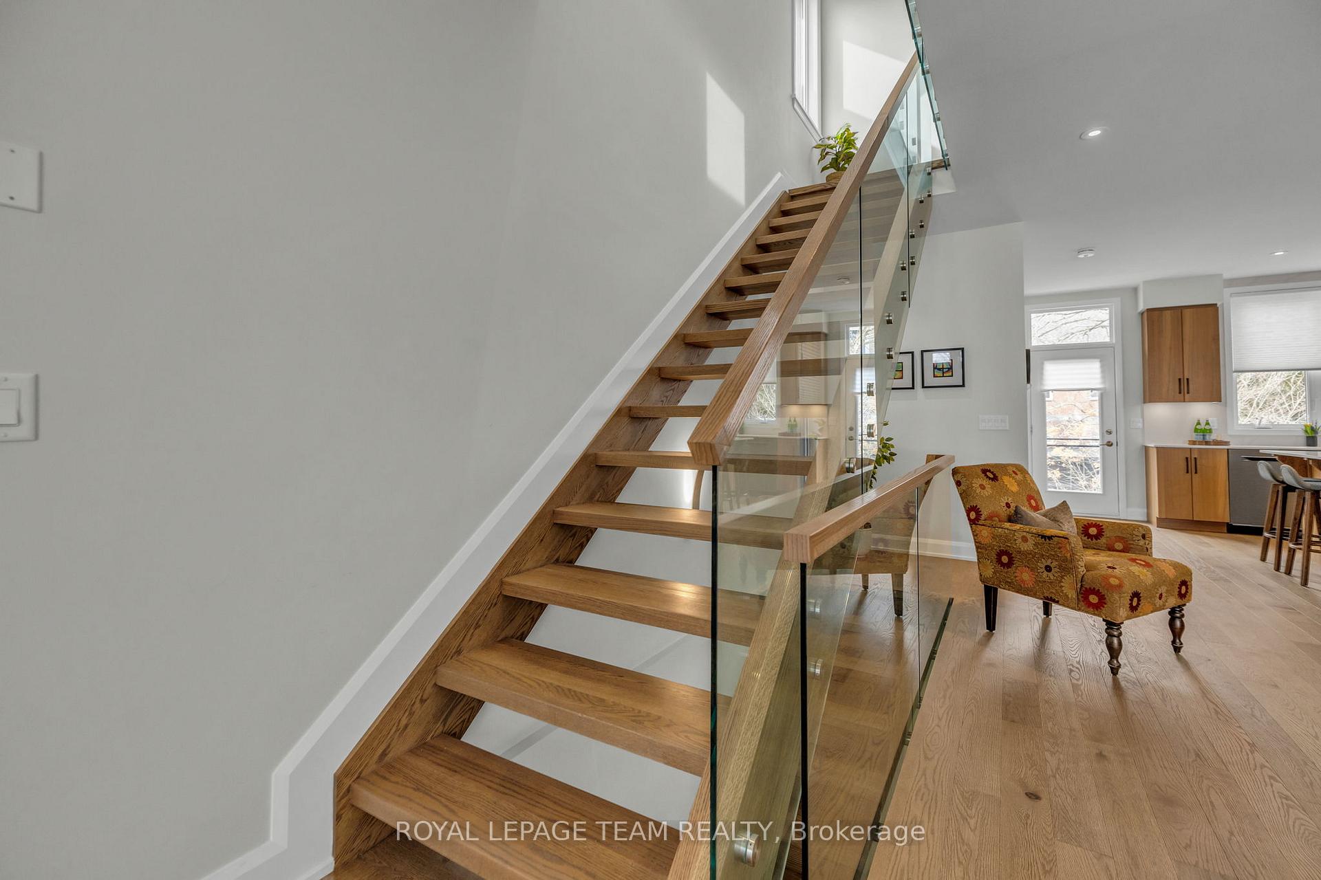 Photo 32 of 530 Edison Avenue, Ottawa, McKellar/Highland — HOMEH