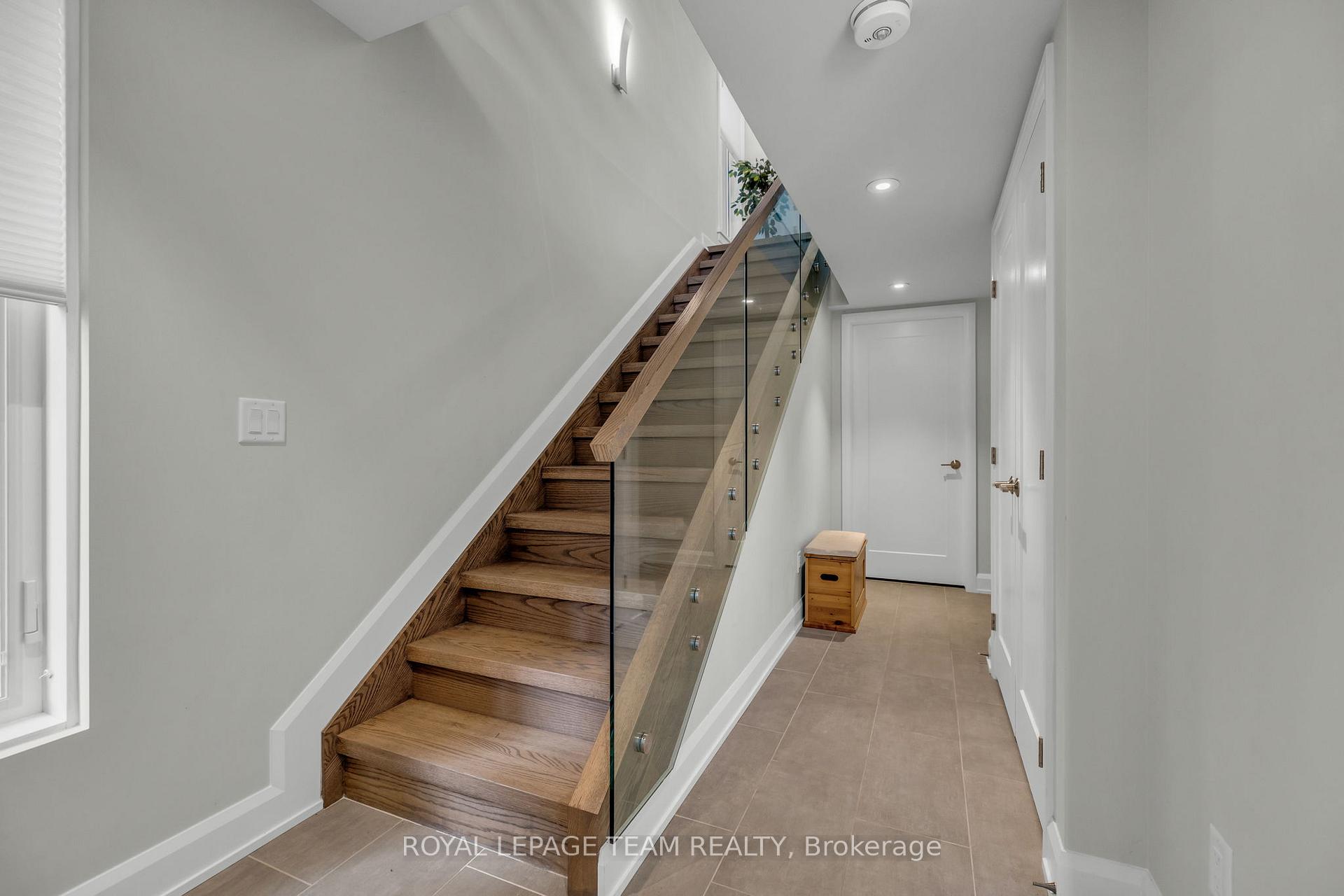 Photo 41 of 530 Edison Avenue, Ottawa, McKellar/Highland — HOMEH