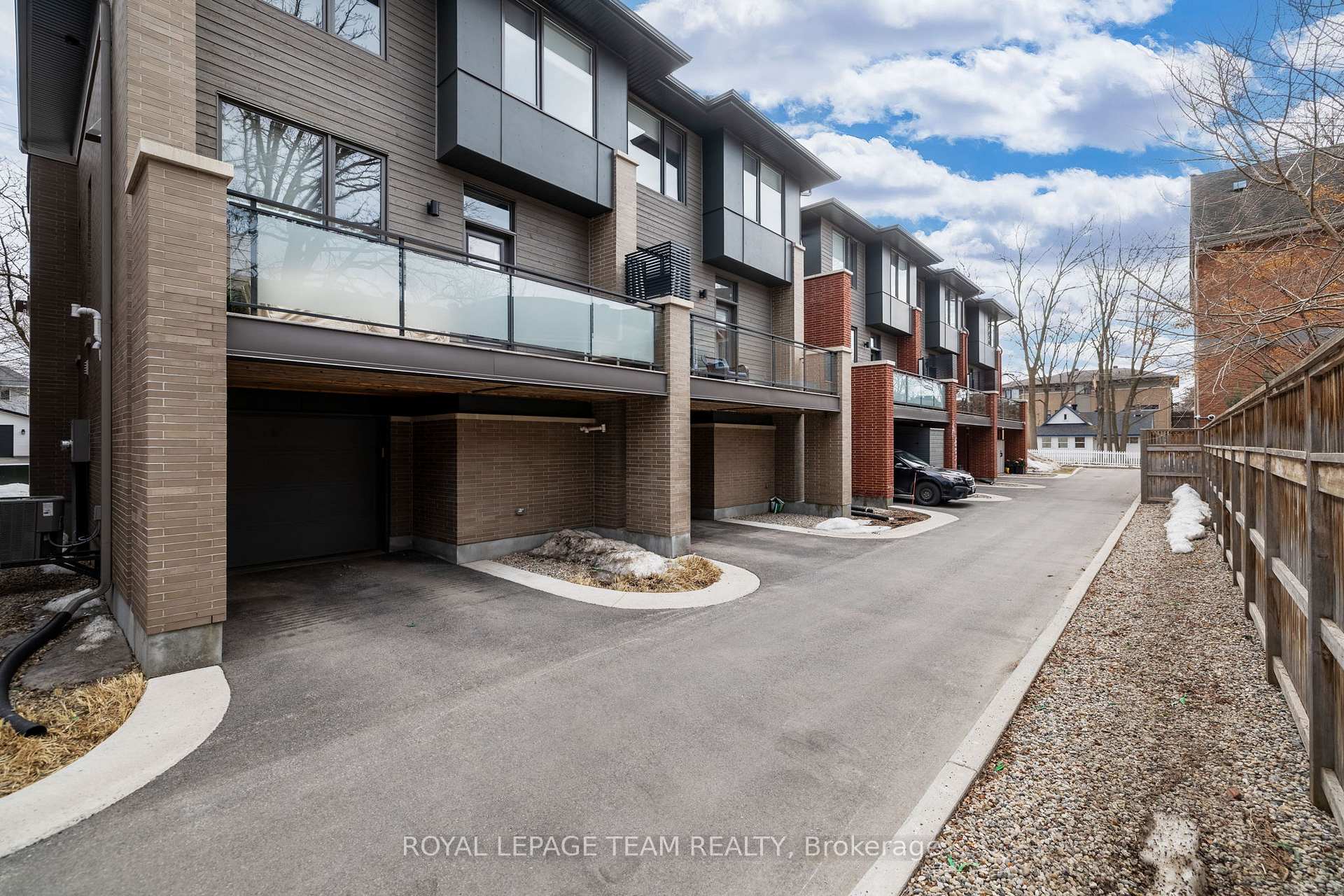 Photo 44 of 530 Edison Avenue, Ottawa, McKellar/Highland — HOMEH