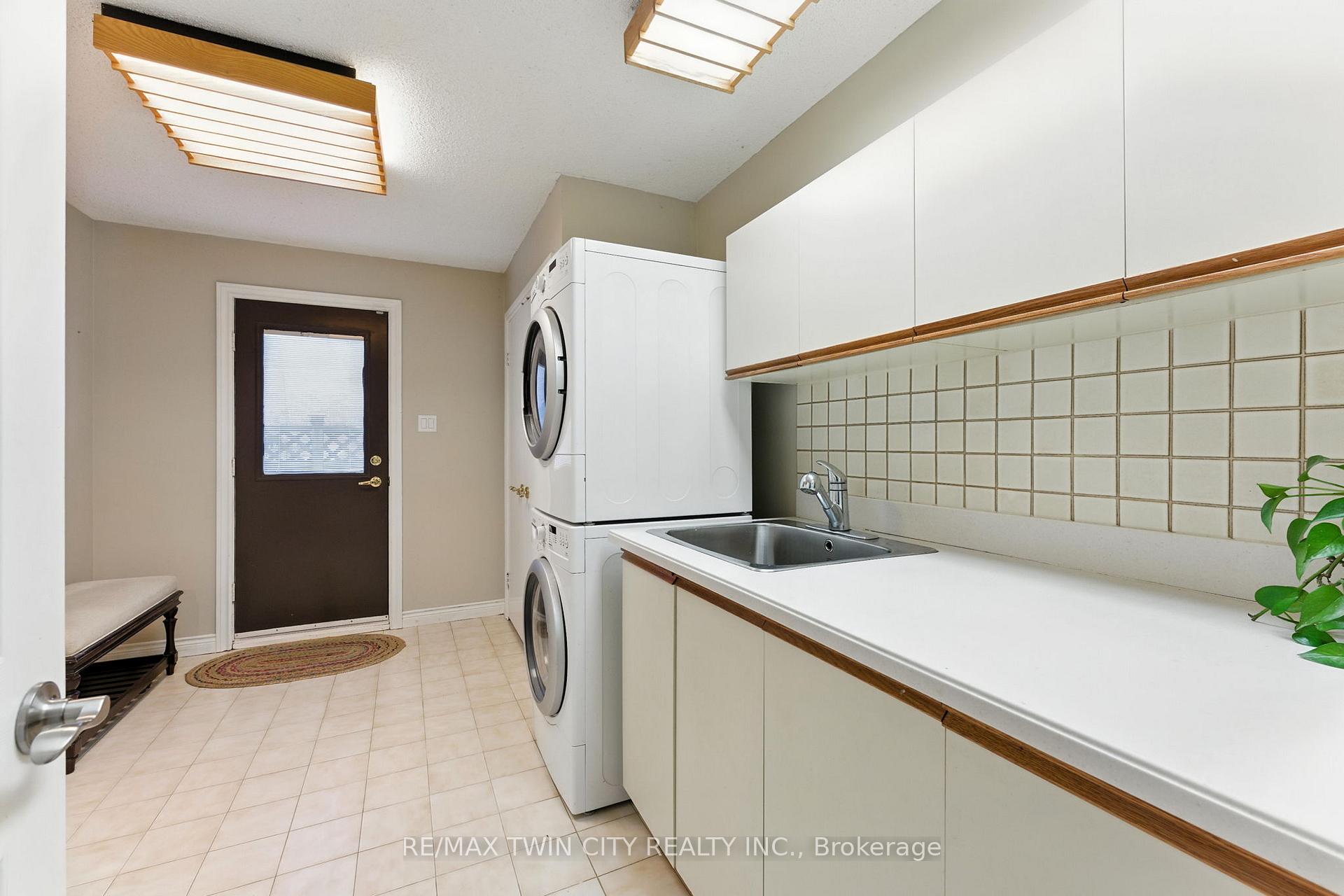 Photo 24 of 91 Abbey Close, Hamilton, Ancaster — HOMEH