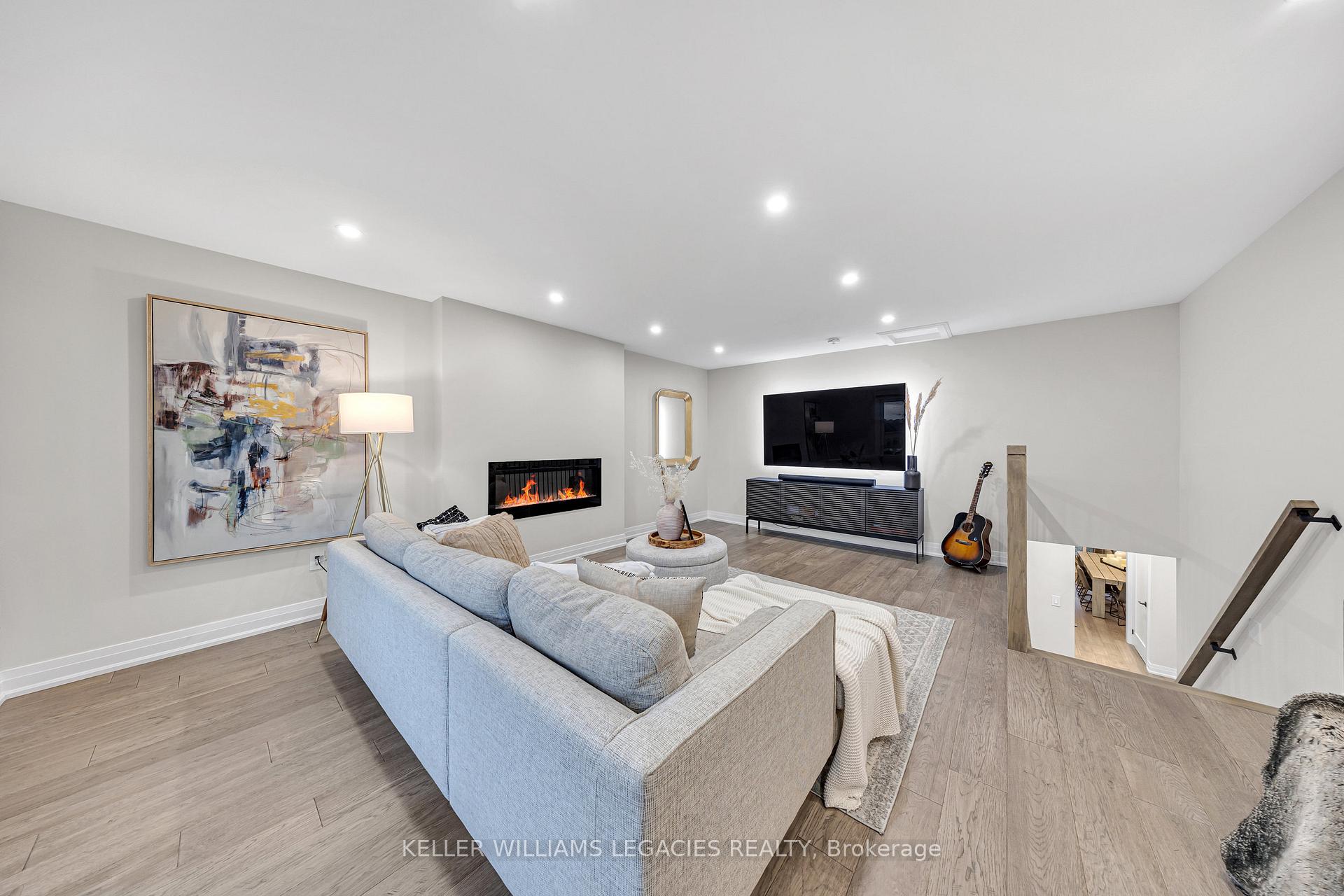 Photo 11 of 170 Wade Gate, Vaughan, Brownridge — HOMEH