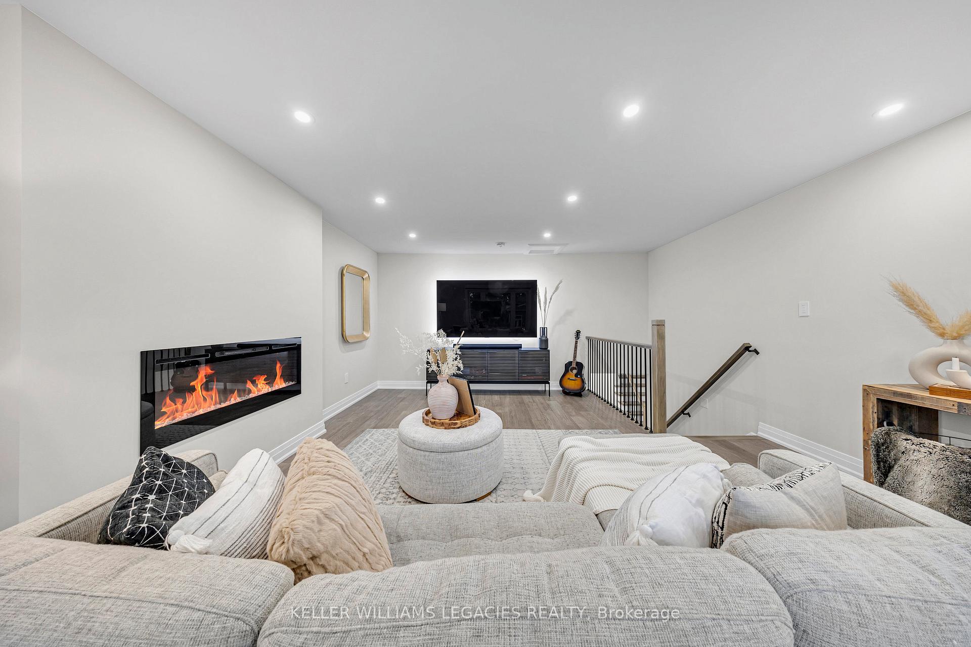 Photo 14 of 170 Wade Gate, Vaughan, Brownridge — HOMEH
