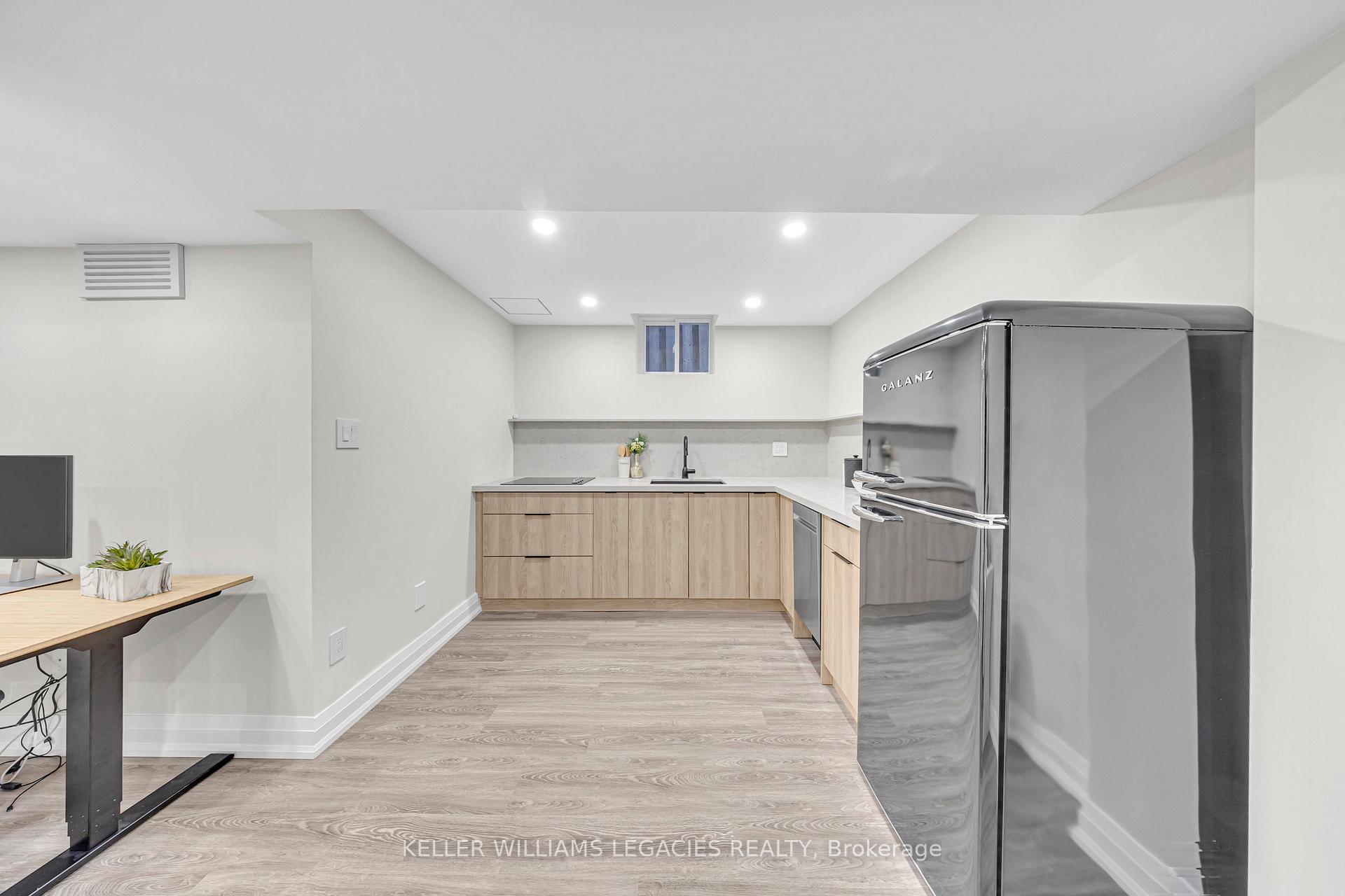 Photo 39 of 170 Wade Gate, Vaughan, Brownridge — HOMEH