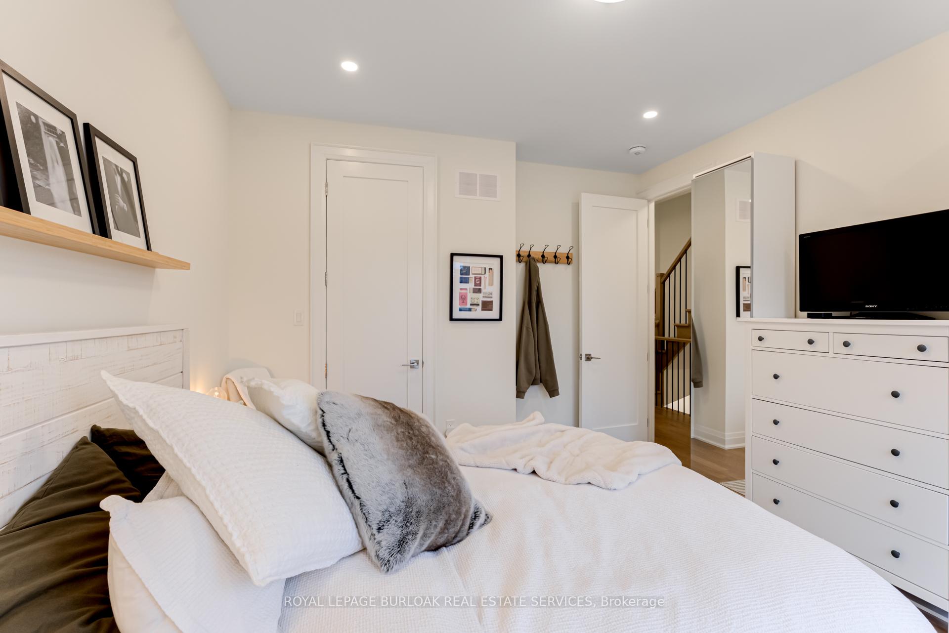 Photo 24 of 3226 Ellyn Common, Burlington, Roseland — HOMEH