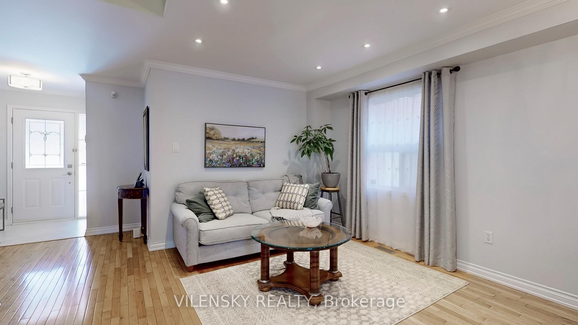 Photo 4 of 101 Foxfield Crescent, Vaughan, Patterson — HOMEH