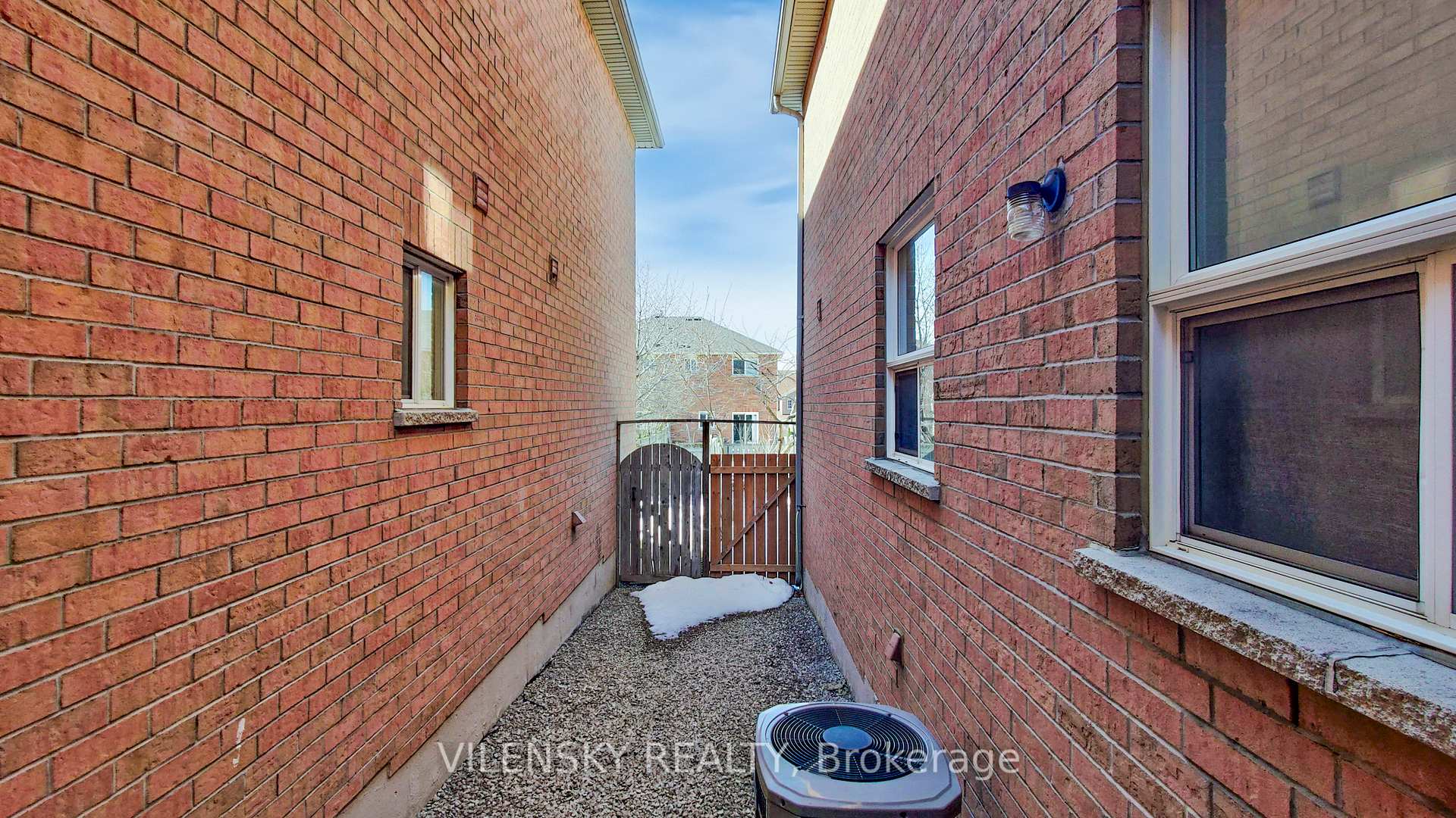 Photo 33 of 101 Foxfield Crescent, Vaughan, Patterson — HOMEH