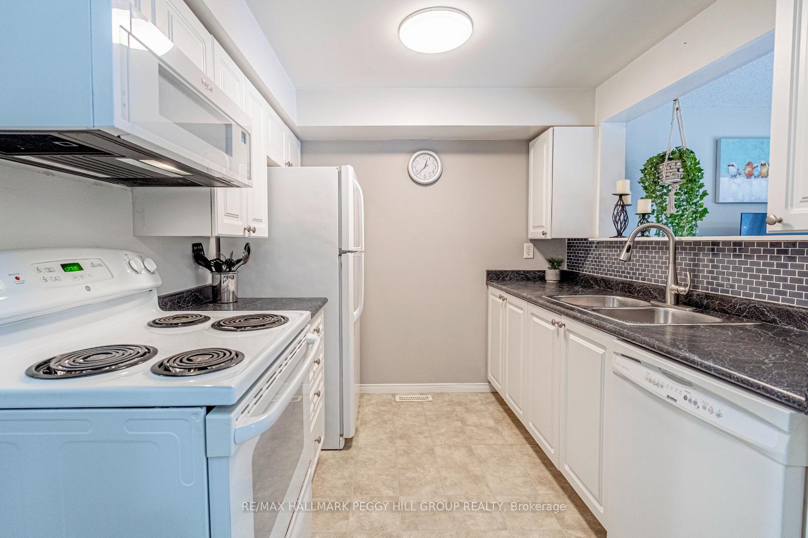 Photo 5 of 175 Courtney Crescent, Barrie, Painswick South — HOMEH