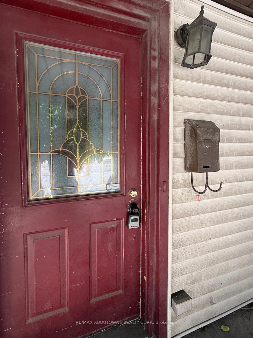 Photo 2 of 214 Burlington Street E, Hamilton, North End — HOMEH