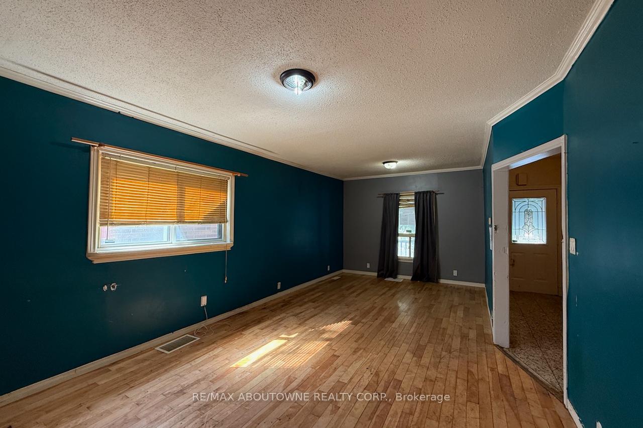 Photo 4 of 214 Burlington Street E, Hamilton, North End — HOMEH