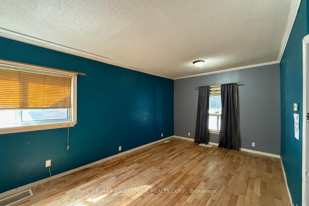 Photo 5 of 214 Burlington Street E, Hamilton, North End — HOMEH