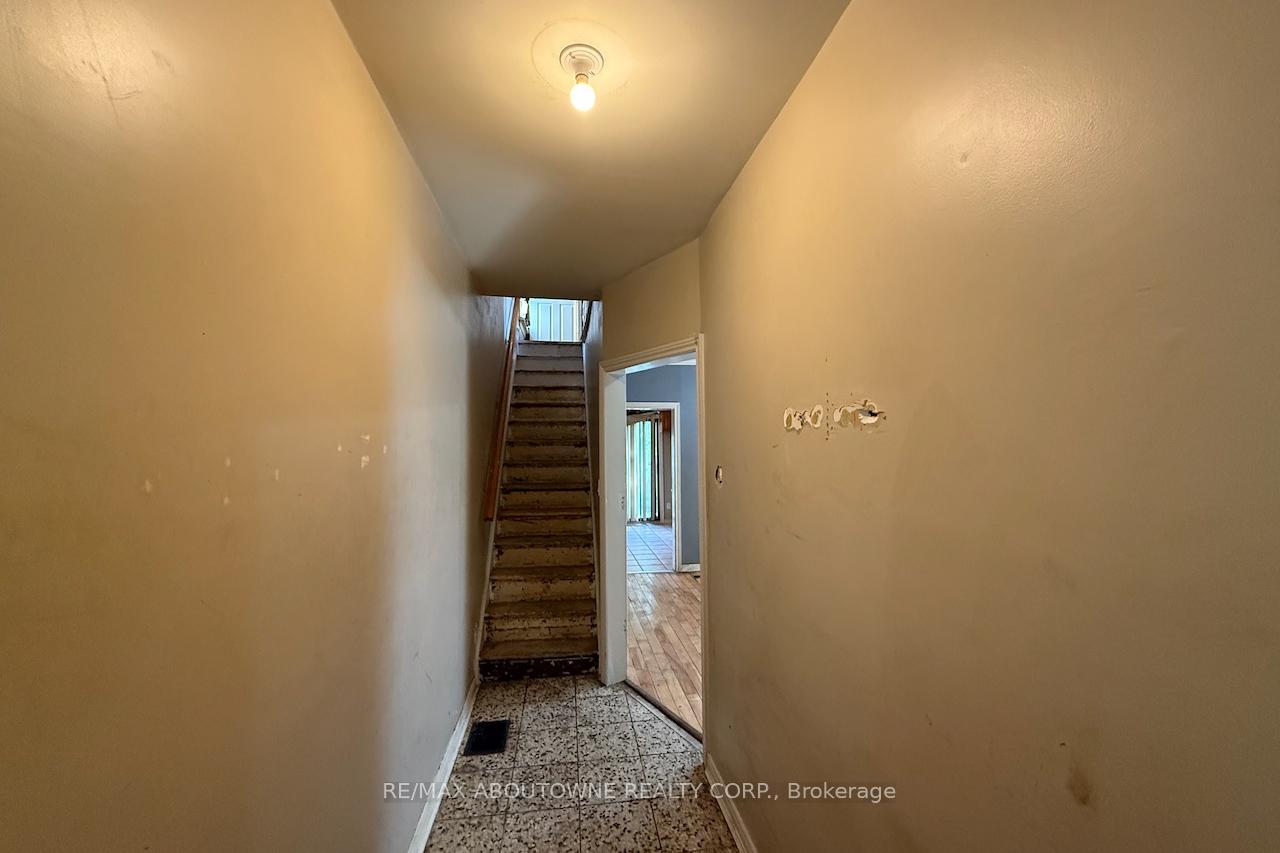 Photo 10 of 214 Burlington Street E, Hamilton, North End — HOMEH