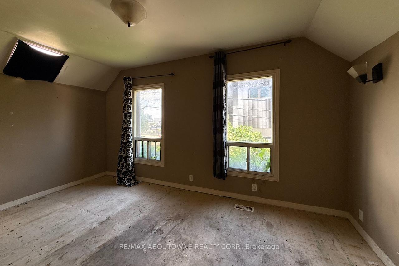 Photo 11 of 214 Burlington Street E, Hamilton, North End — HOMEH