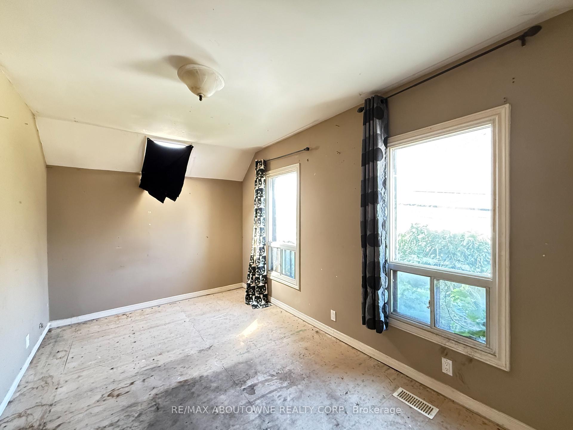 Photo 12 of 214 Burlington Street E, Hamilton, North End — HOMEH