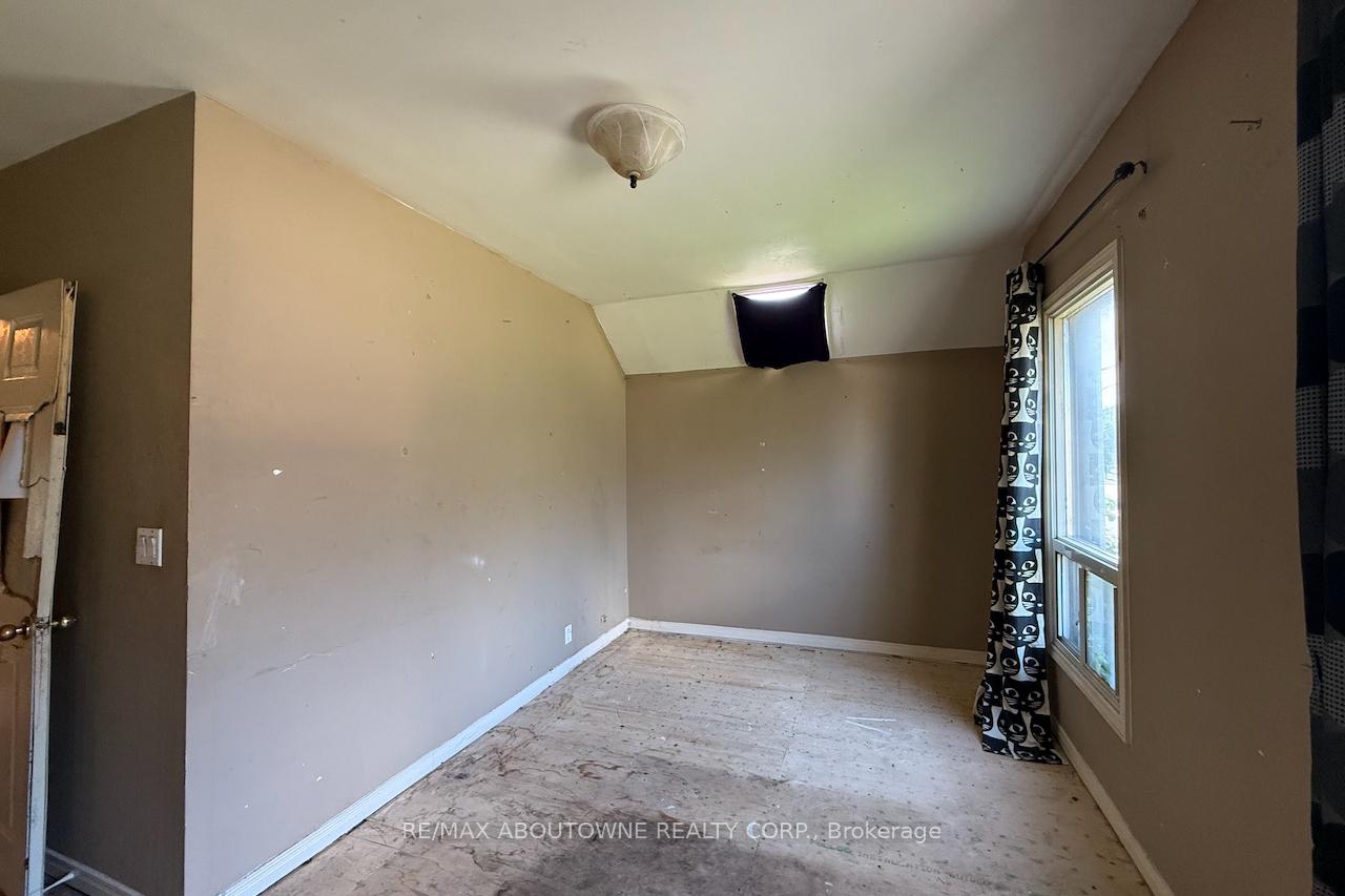 Photo 13 of 214 Burlington Street E, Hamilton, North End — HOMEH