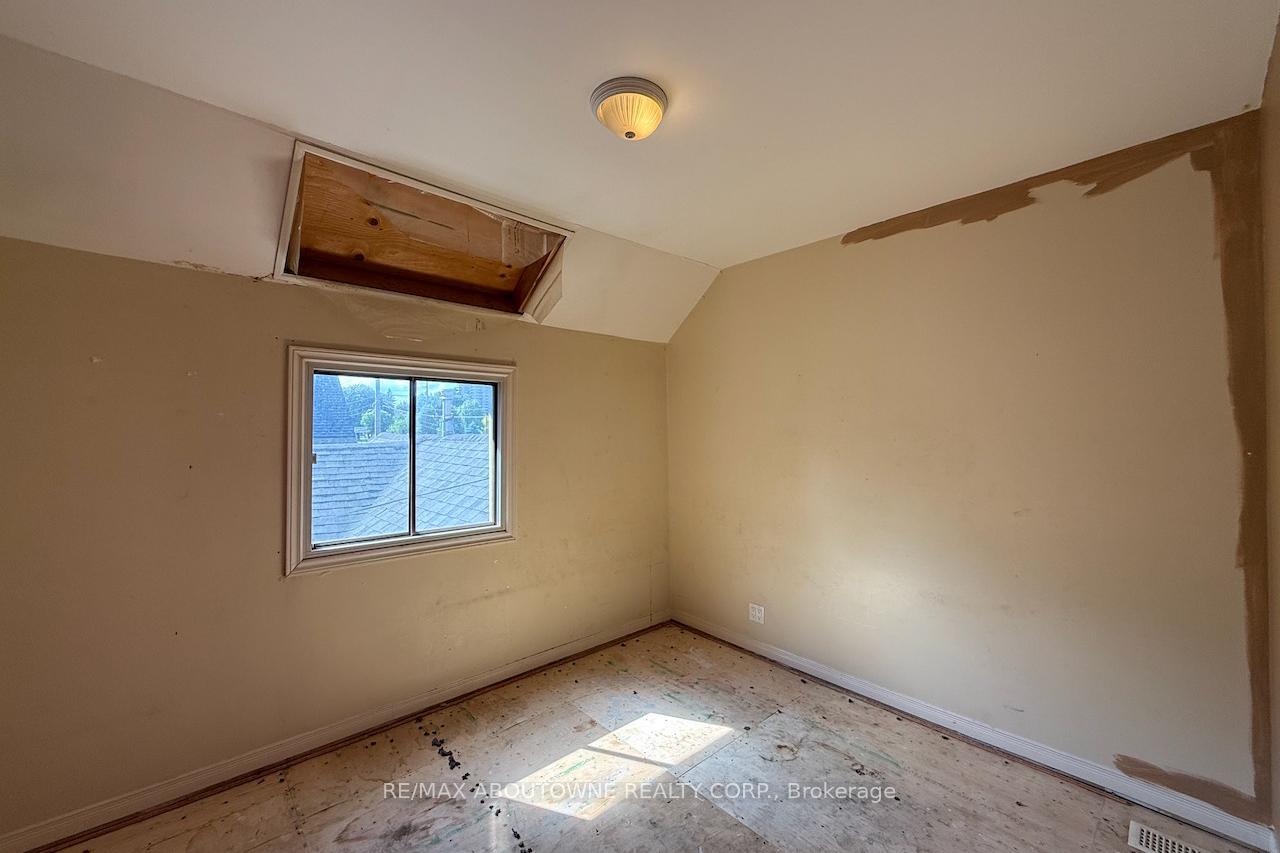 Photo 16 of 214 Burlington Street E, Hamilton, North End — HOMEH